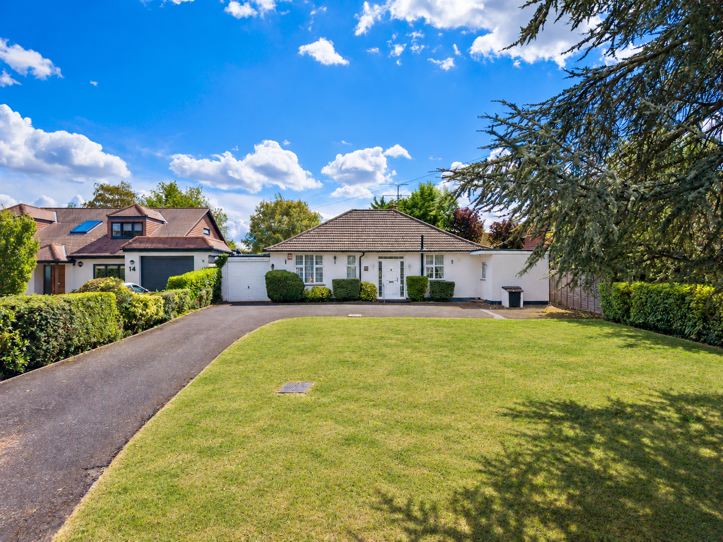 3 bed bungalow for sale in The Park, Bookham  - Property Image 3