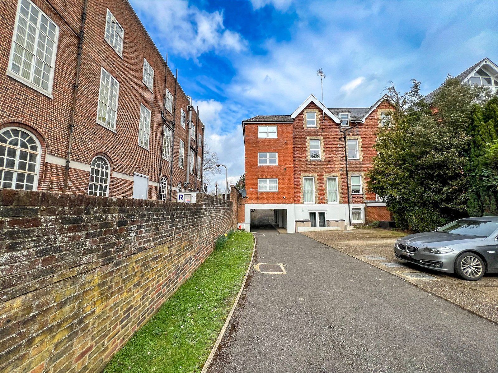1 bed flat to rent in Station Road, Leatherhead, KT22 7AB  - Property Image 5