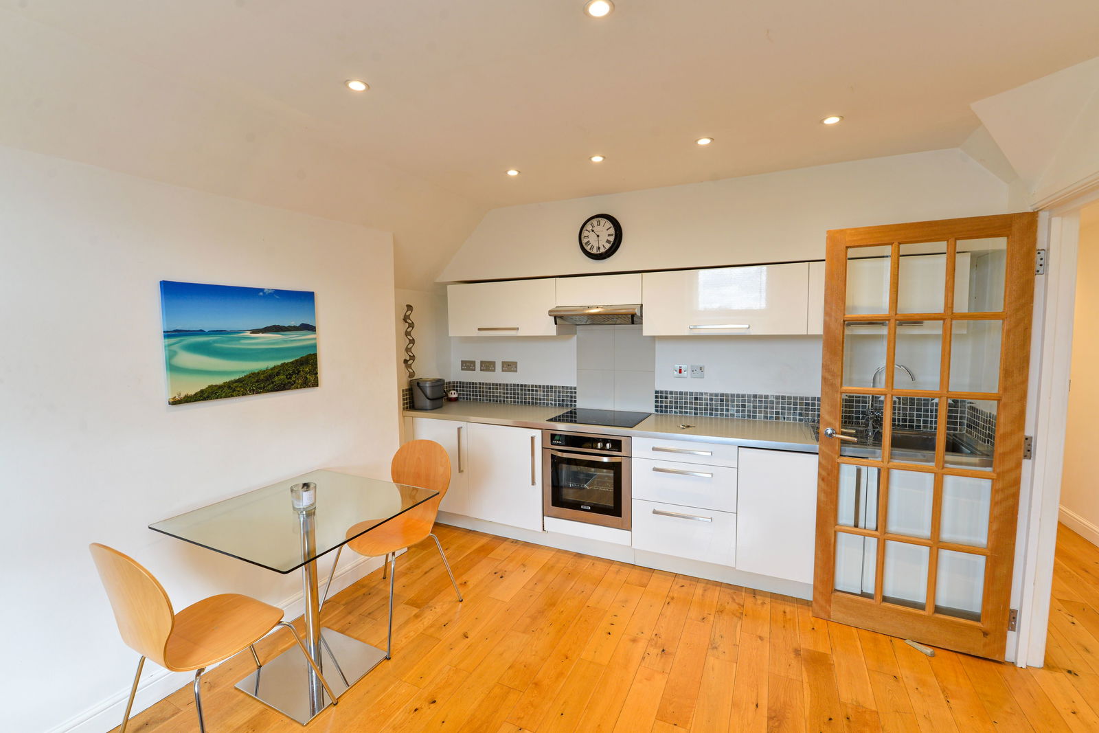 1 bed flat to rent in Station Road, Leatherhead, KT22 7AB  - Property Image 2