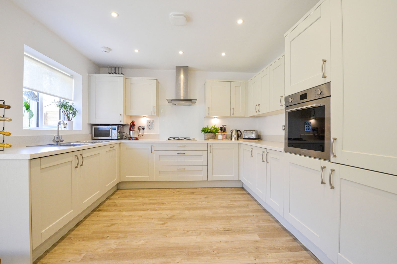 3 bed detached house to rent in Drapers Way, Ash, GU12  - Property Image 5