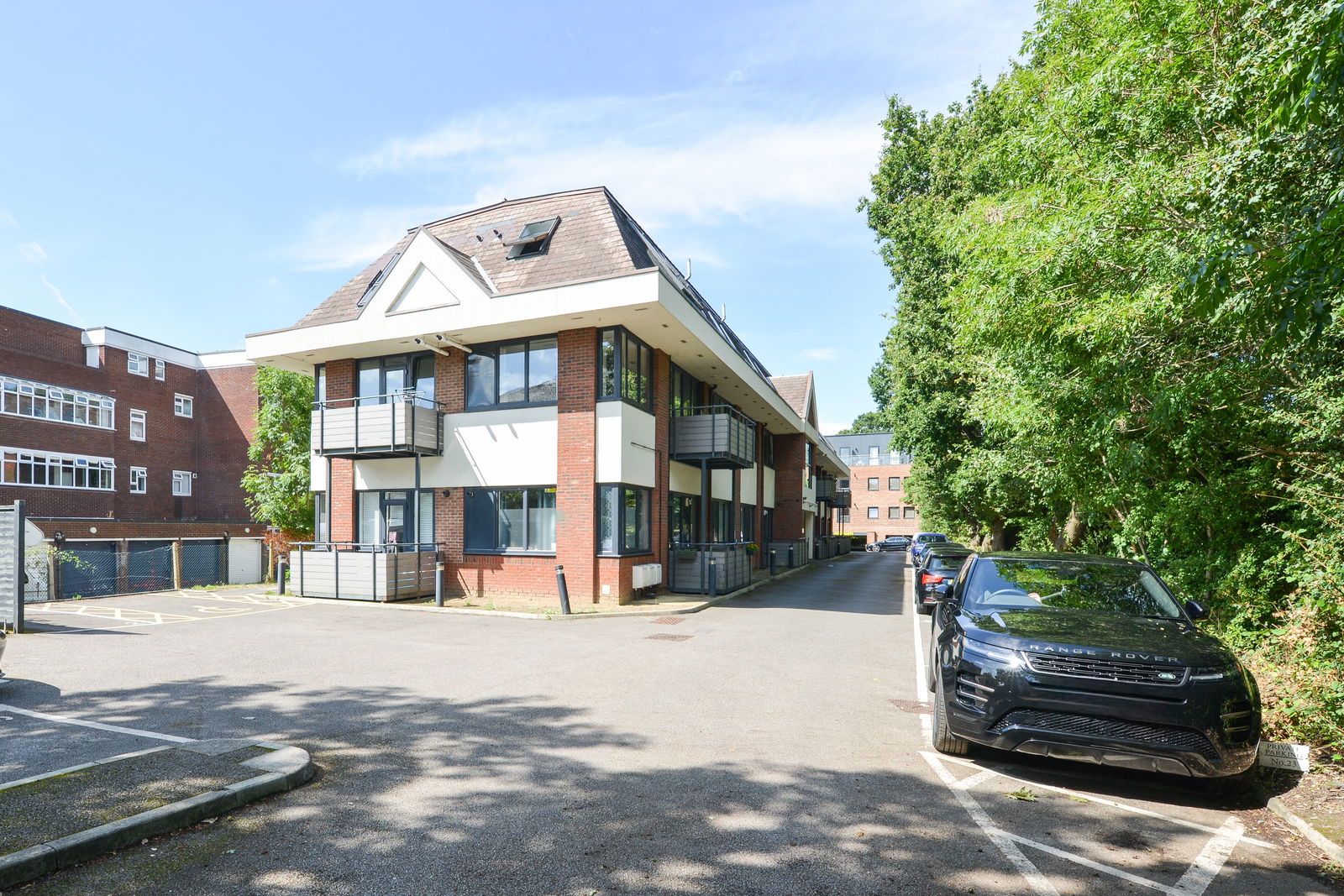 2 bed apartment to rent in Challenge Court, Leatherhead 1
