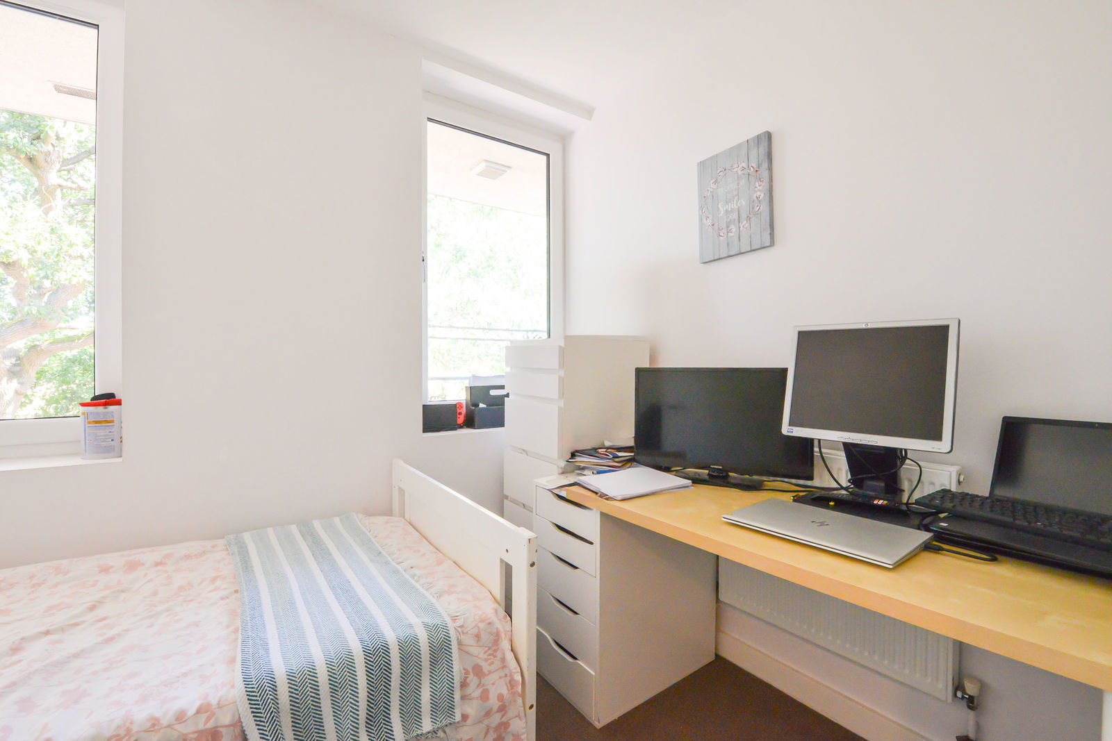 2 bed apartment to rent in Challenge Court, Leatherhead 9