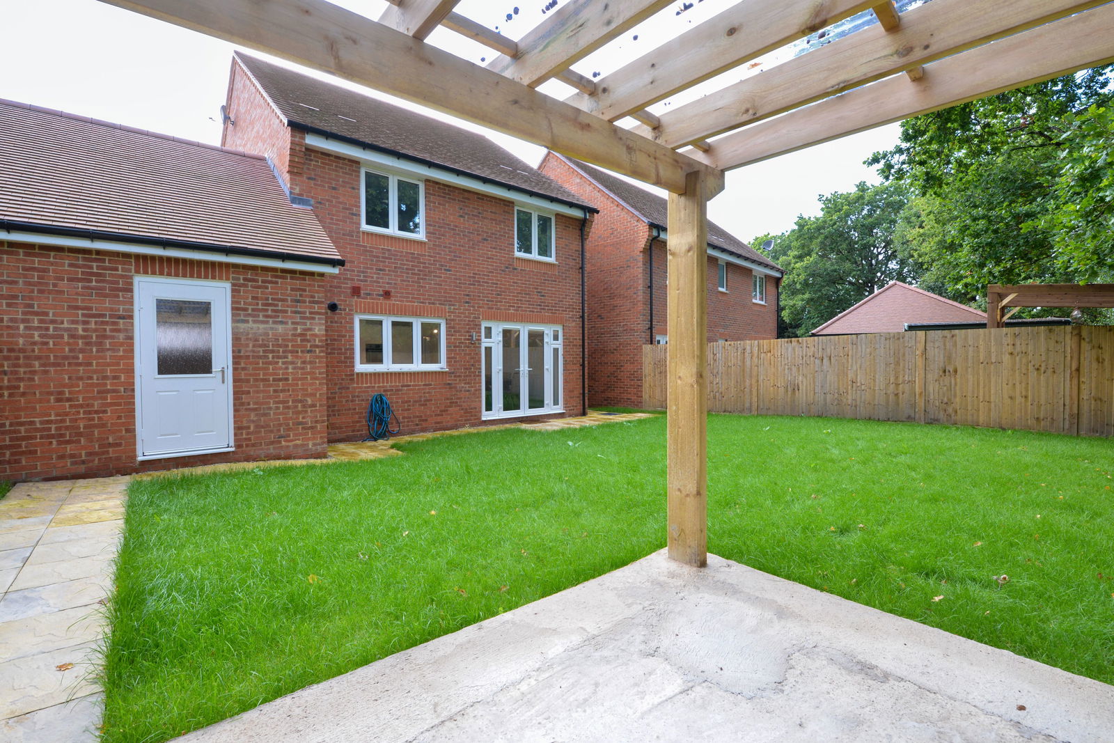 4 bed detached house to rent in Buttercup Close, Ash, Guildford, GU12  - Property Image 3
