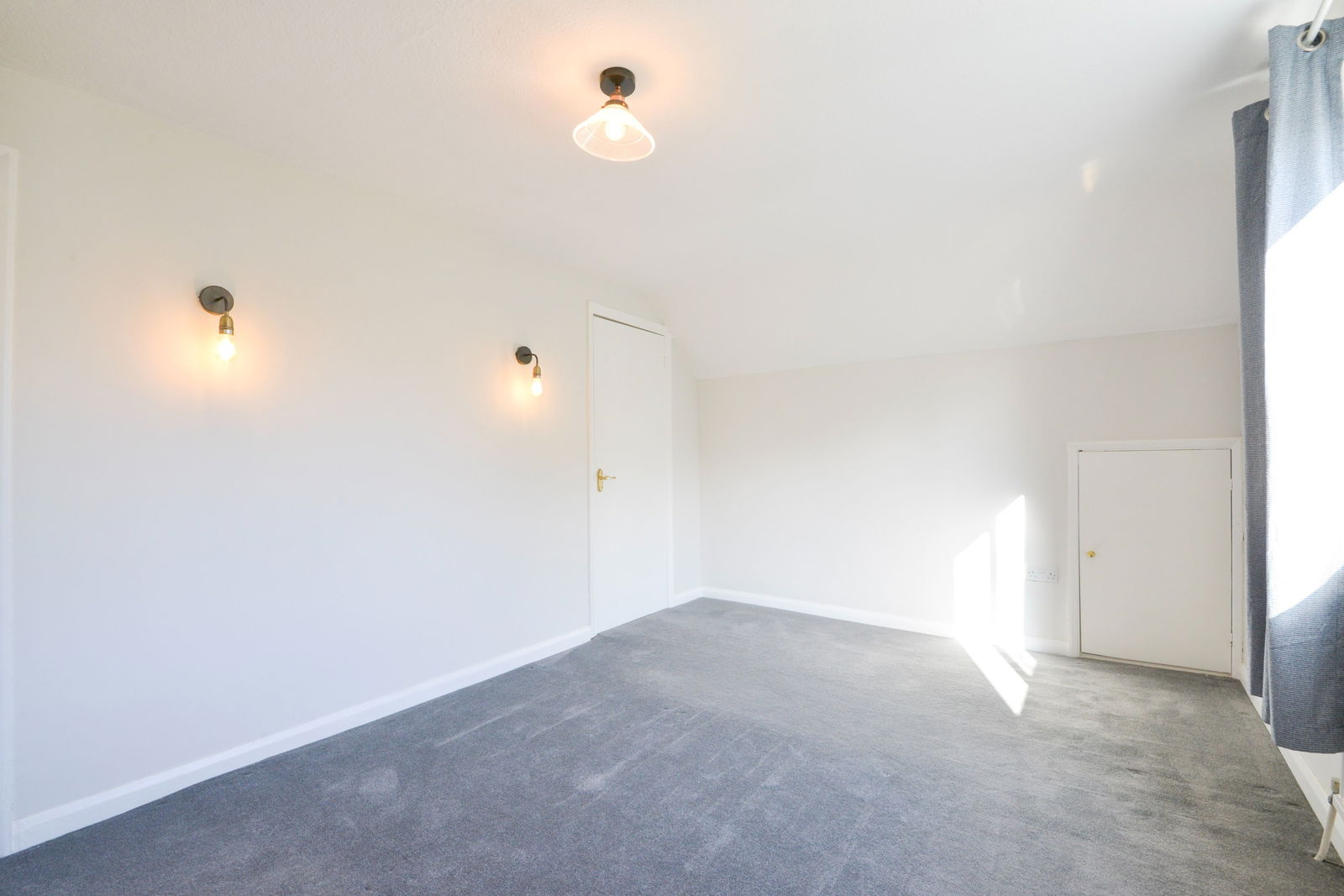 5 bed detached house to rent in Guildford Road, Leatherhead 19