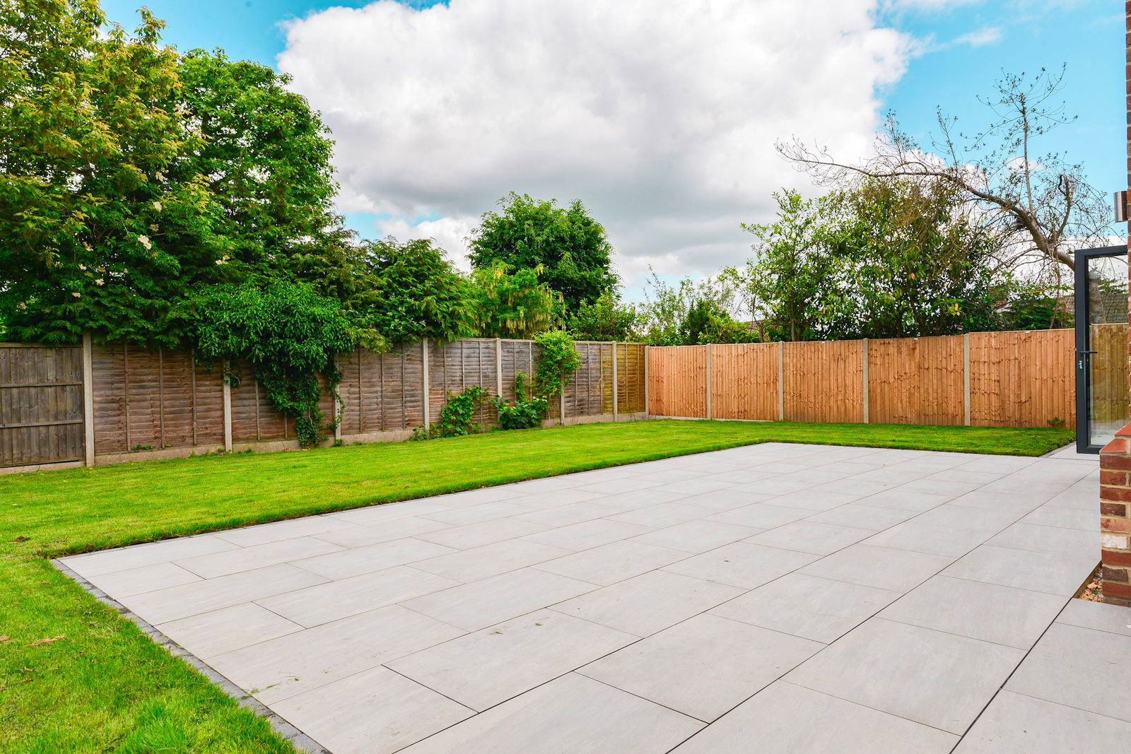 5 bed detached house for sale in Coach Road, Chertsey 7