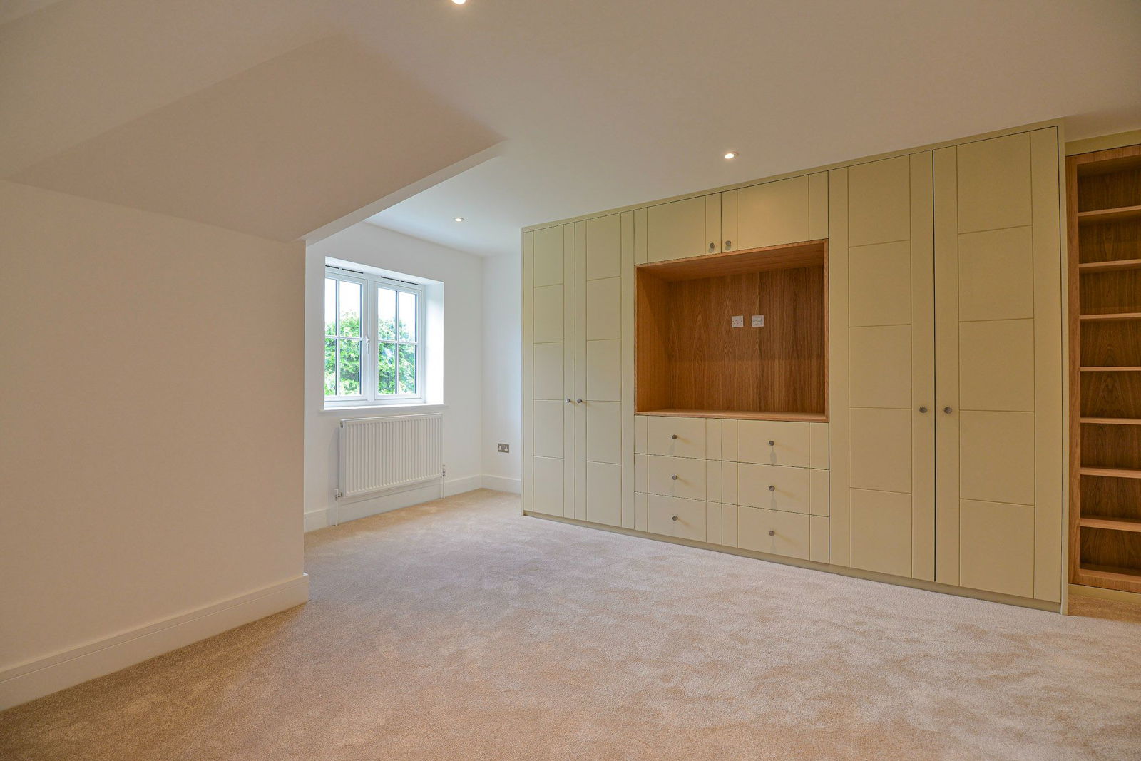 5 bed detached house for sale in Coach Road, Chertsey  - Property Image 23