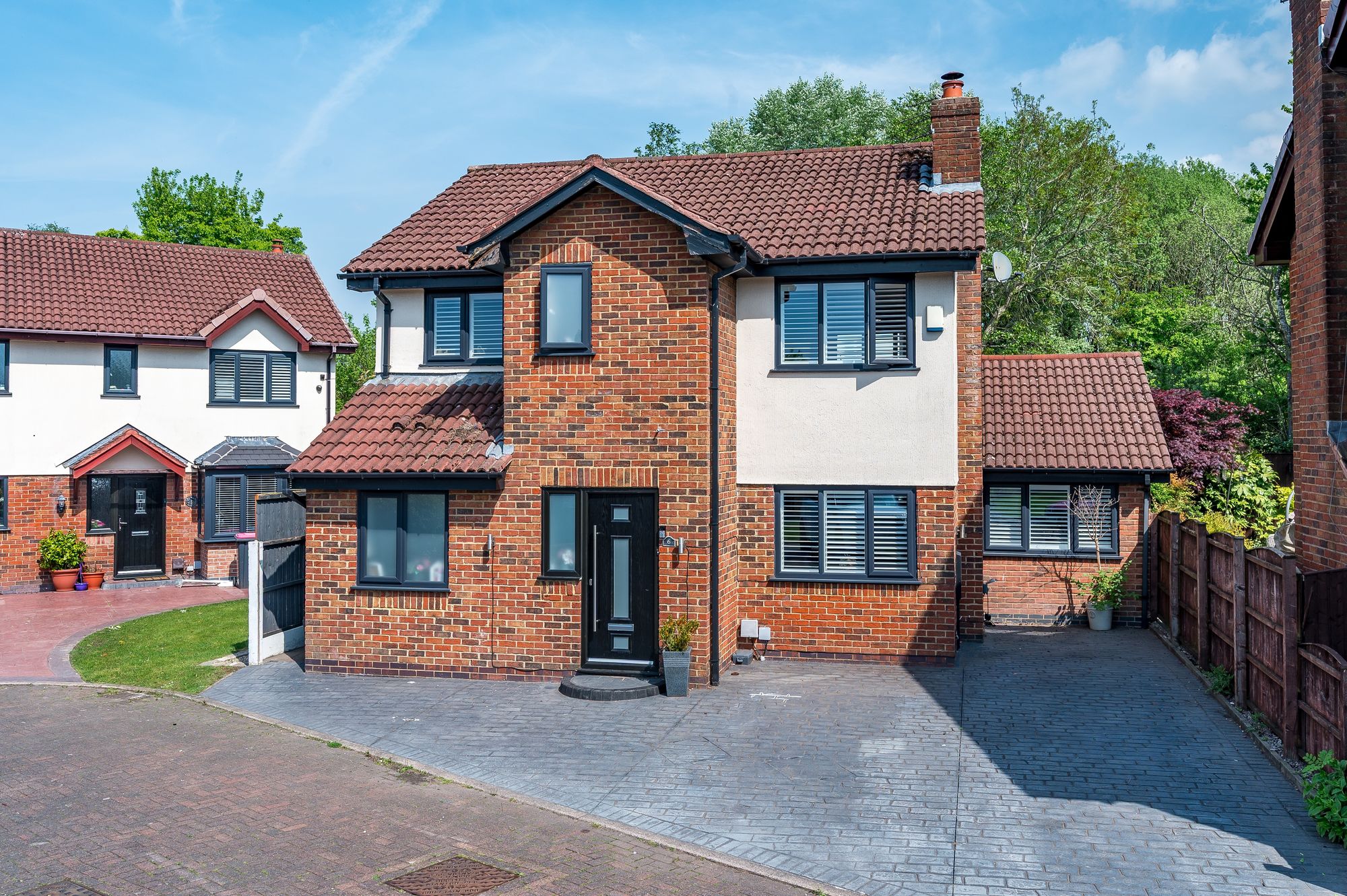 4 bed detached house for sale in Firecrest Close, Manchester - Property Image 1