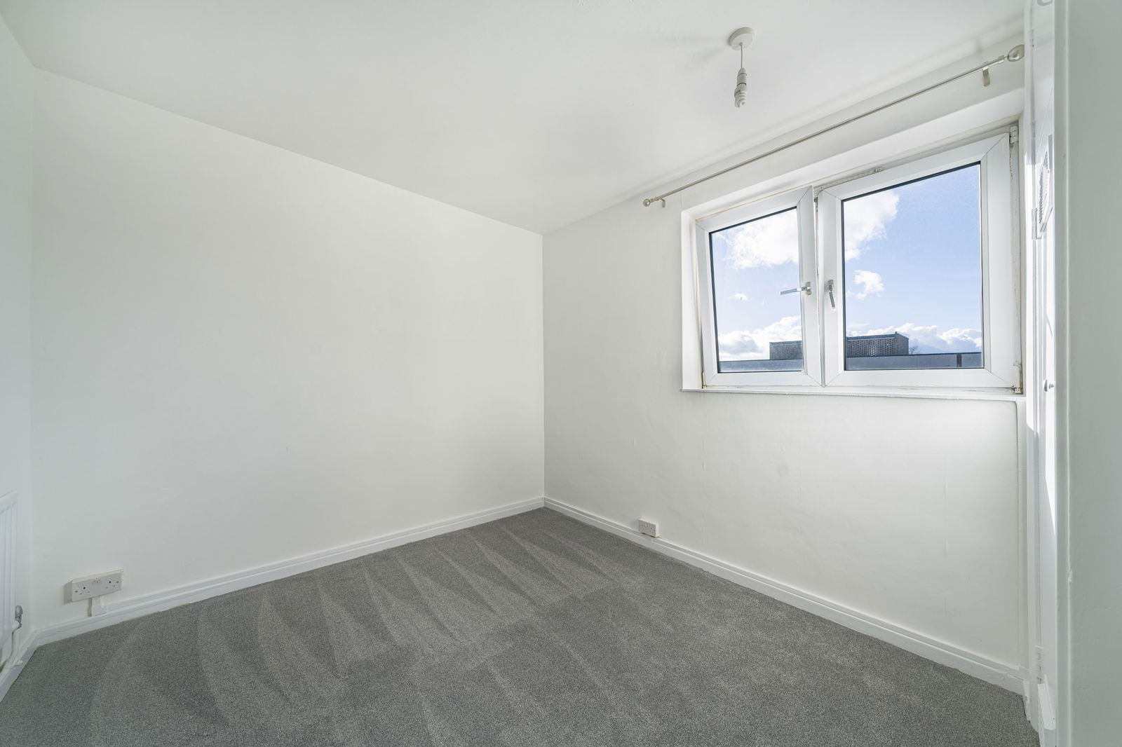 3 bed flat to rent in Idonia Street, London 10
