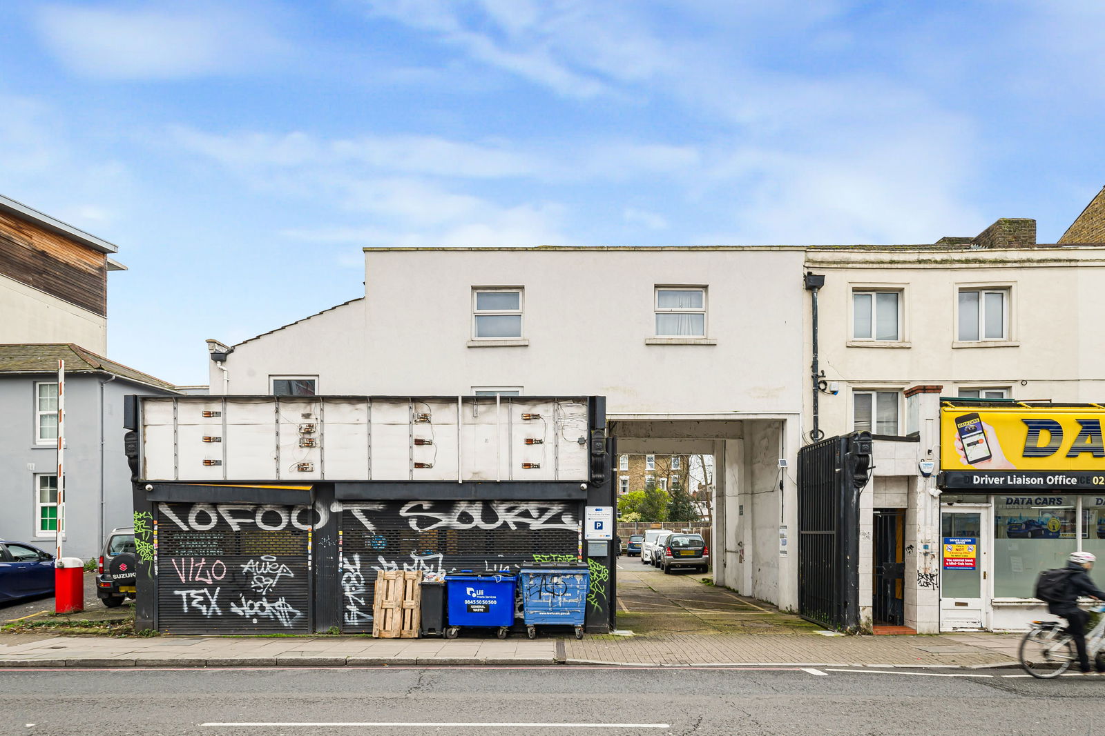 2 bed flat to rent in Lee High Road, London 7