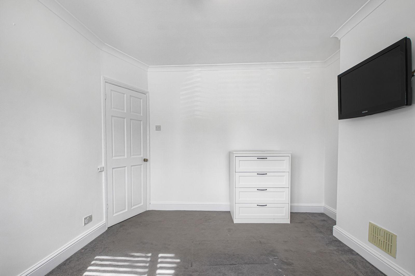 4 bed semi-detached house to rent in Elsa Road, Welling 7