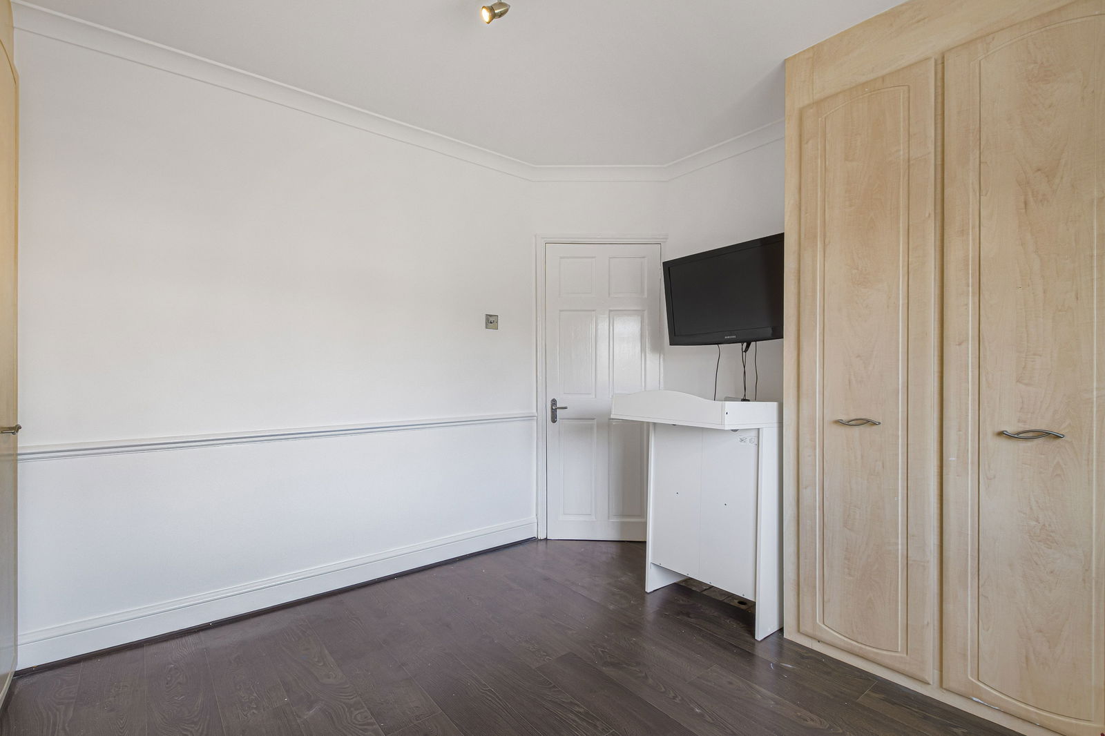 4 bed semi-detached house to rent in Elsa Road, Welling 8