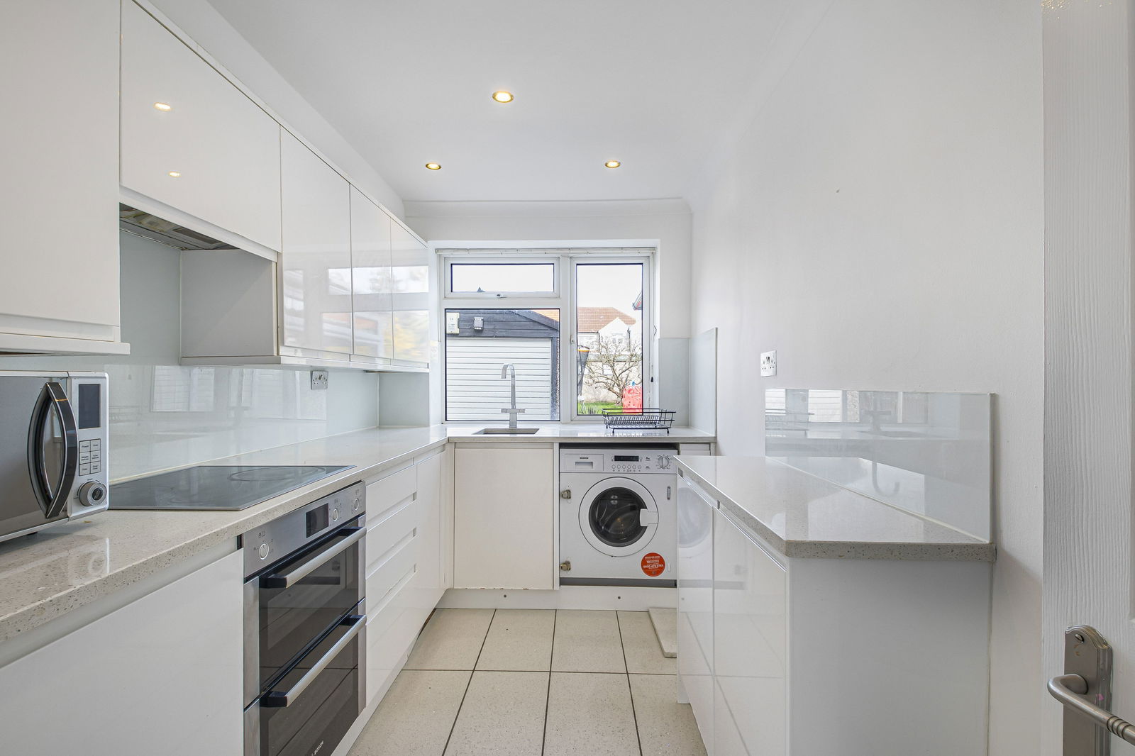 4 bed semi-detached house to rent in Elsa Road, Welling 1