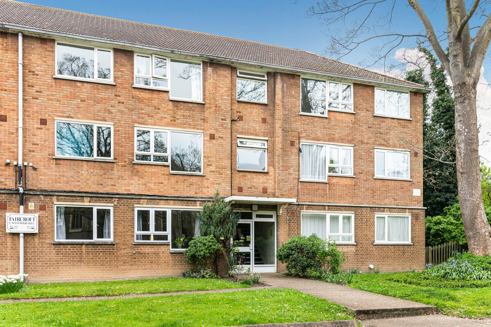 2 bed flat to rent in Westwood Hill, London  - Property Image 16
