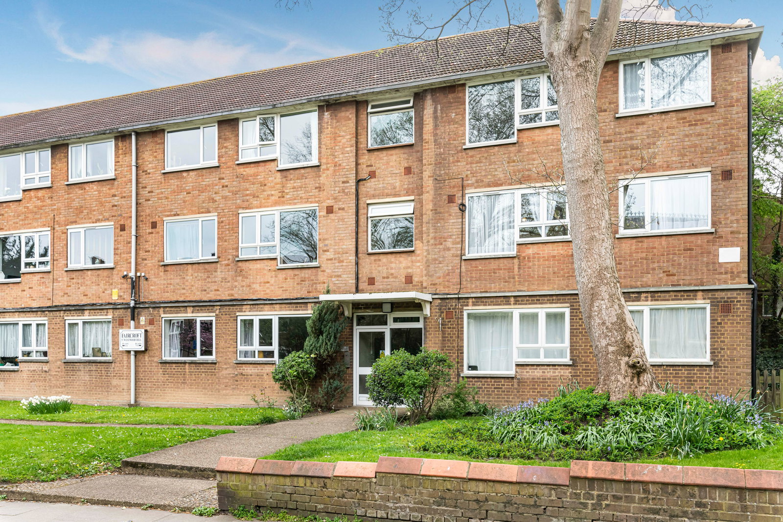2 bed flat to rent in Westwood Hill, London - Property Image 1