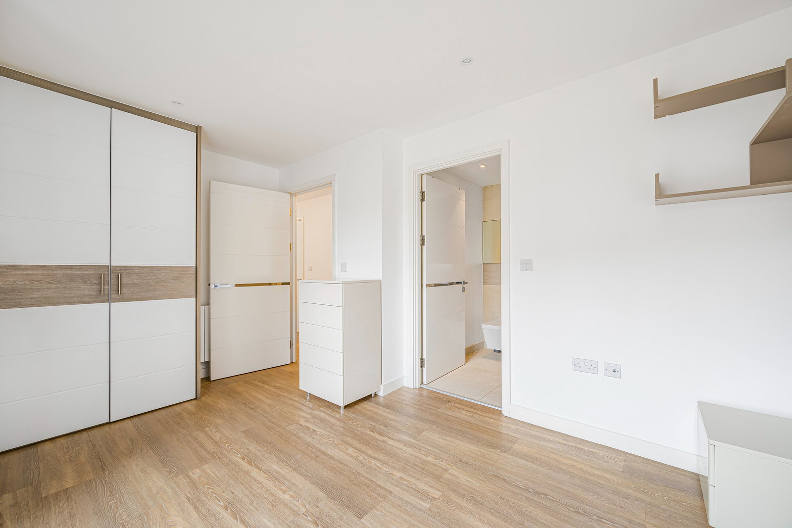 3 bed flat to rent in Ashton Reach, London 10