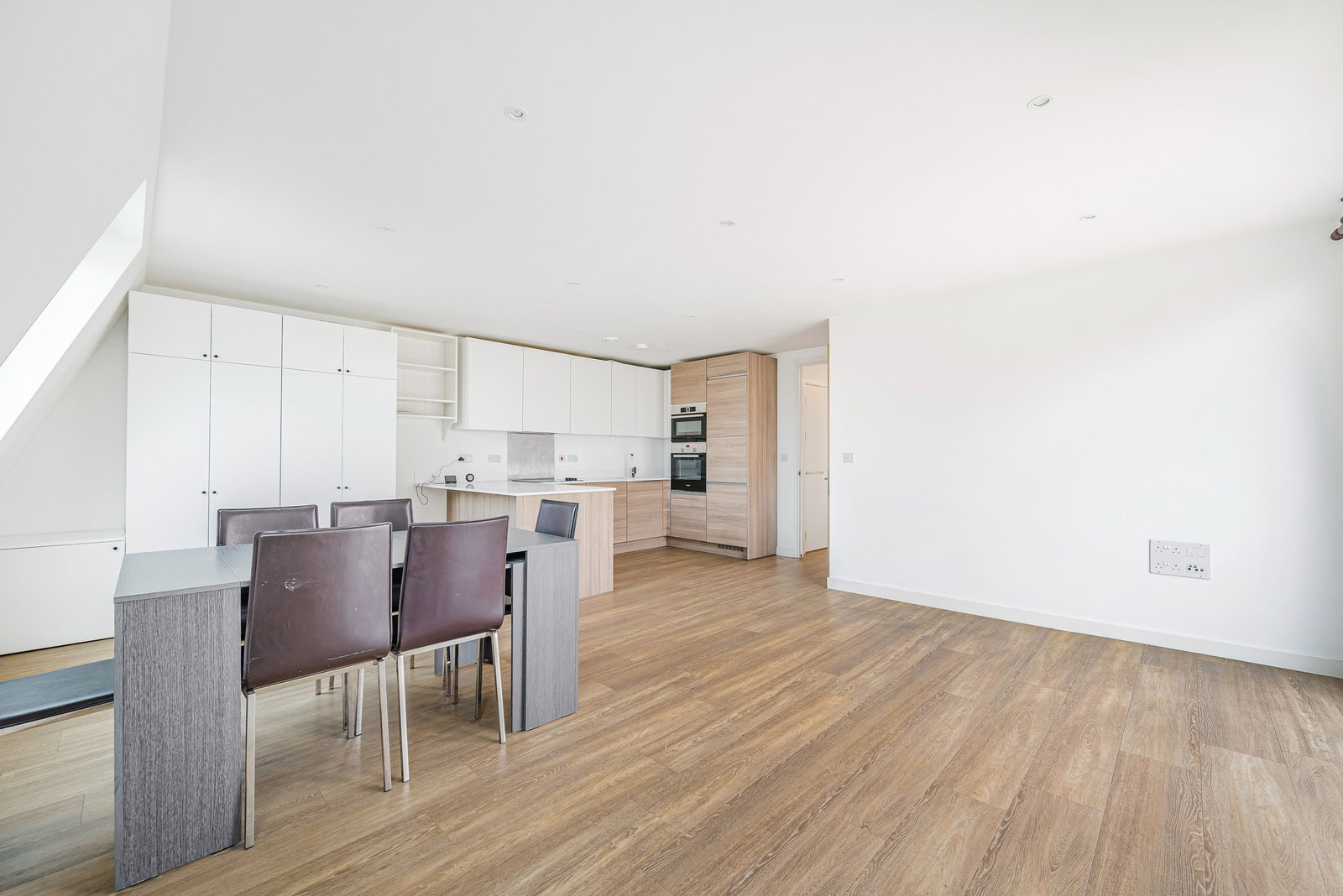 3 bed flat to rent in Ashton Reach, London 5