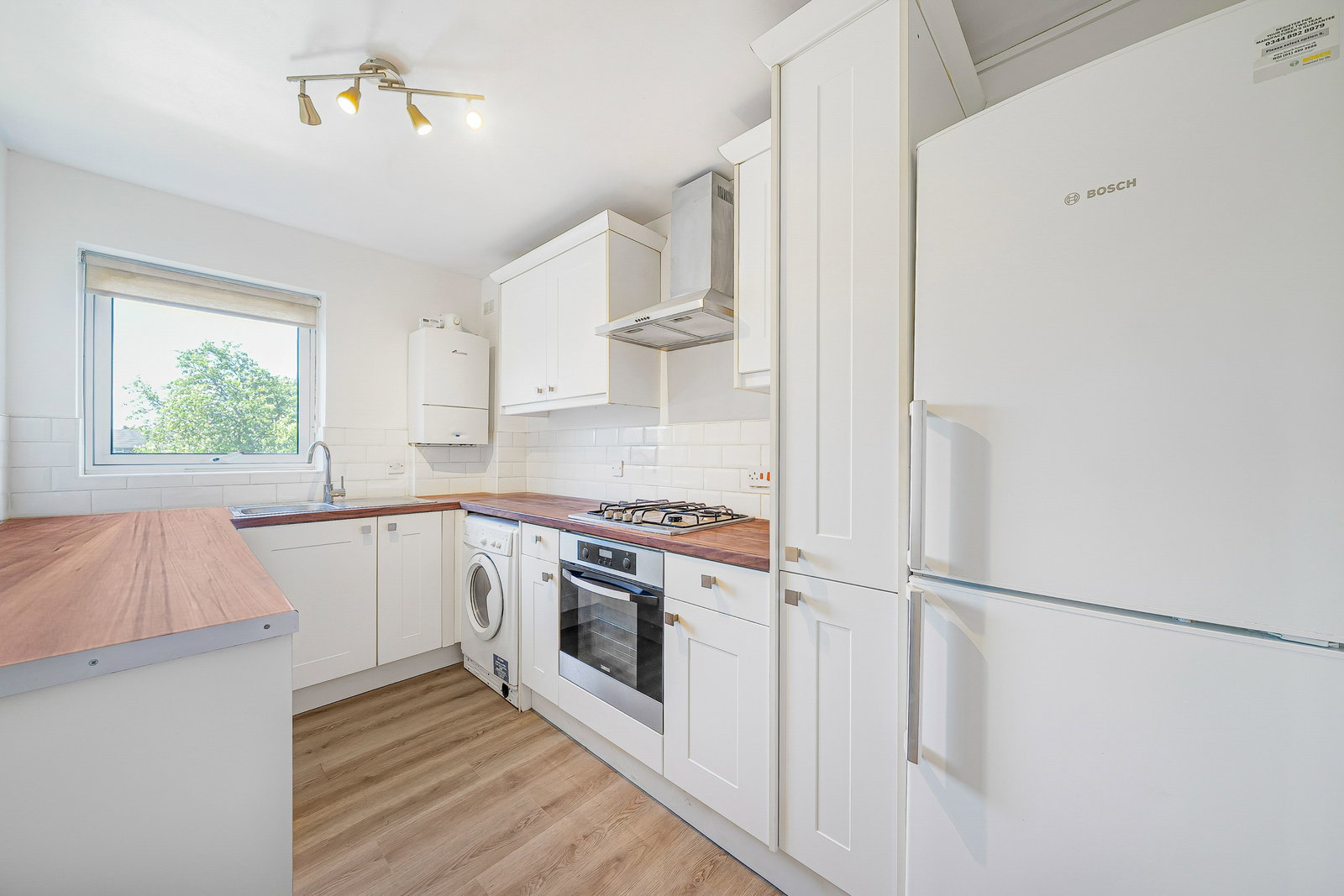 2 bed flat to rent in Whitehaven Close, Bromley  - Property Image 2