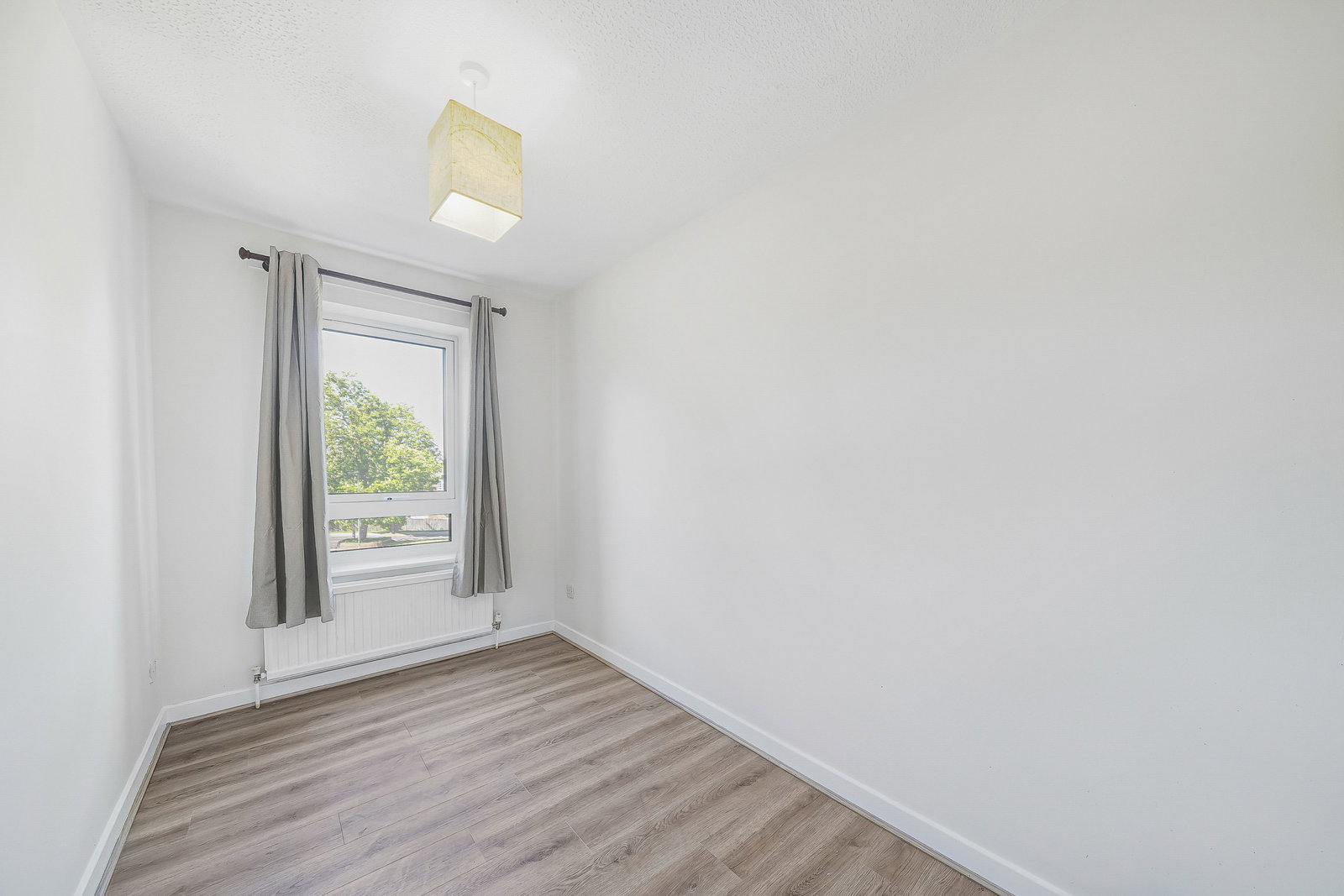 2 bed flat to rent in Whitehaven Close, Bromley 9