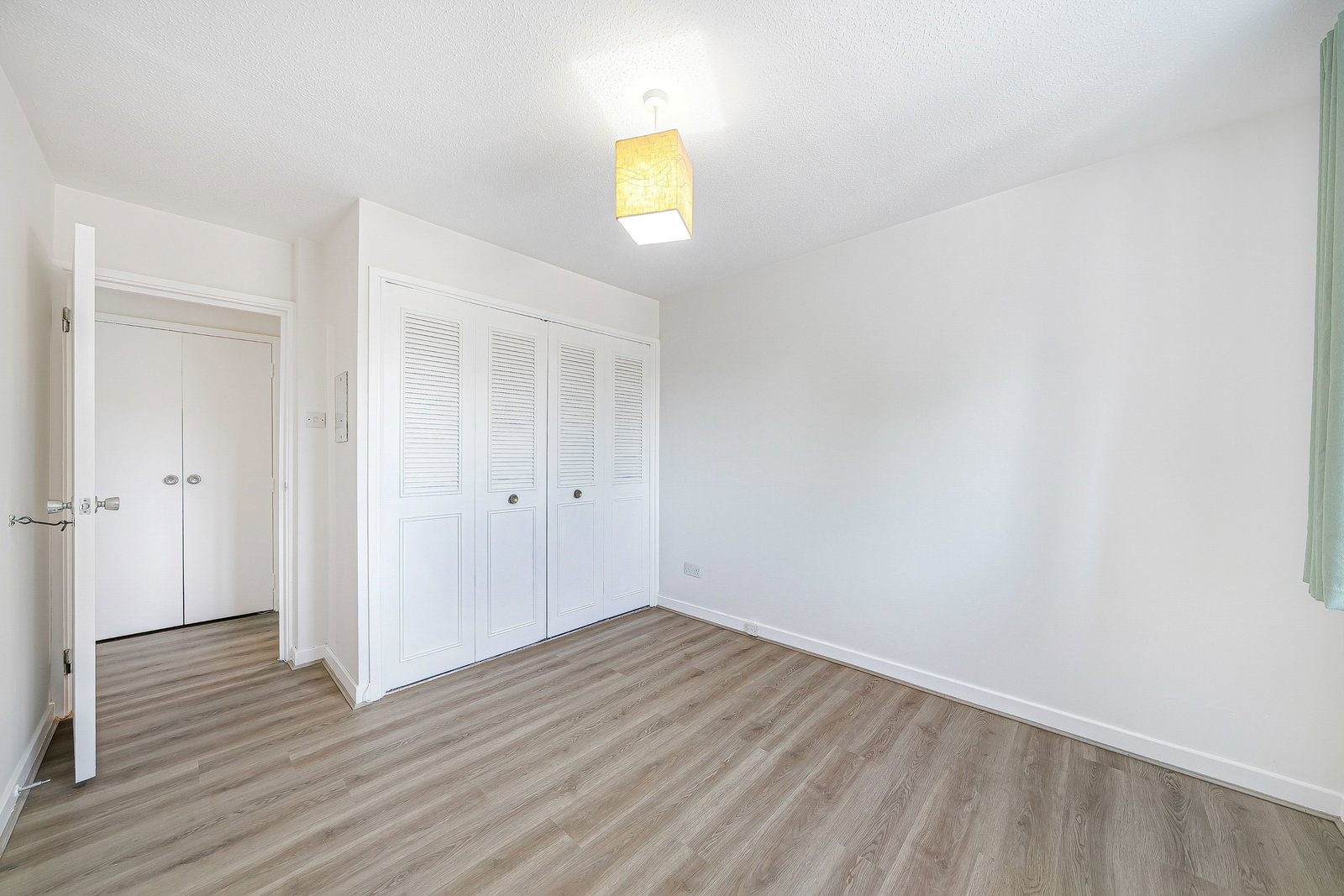 2 bed flat to rent in Whitehaven Close, Bromley 8