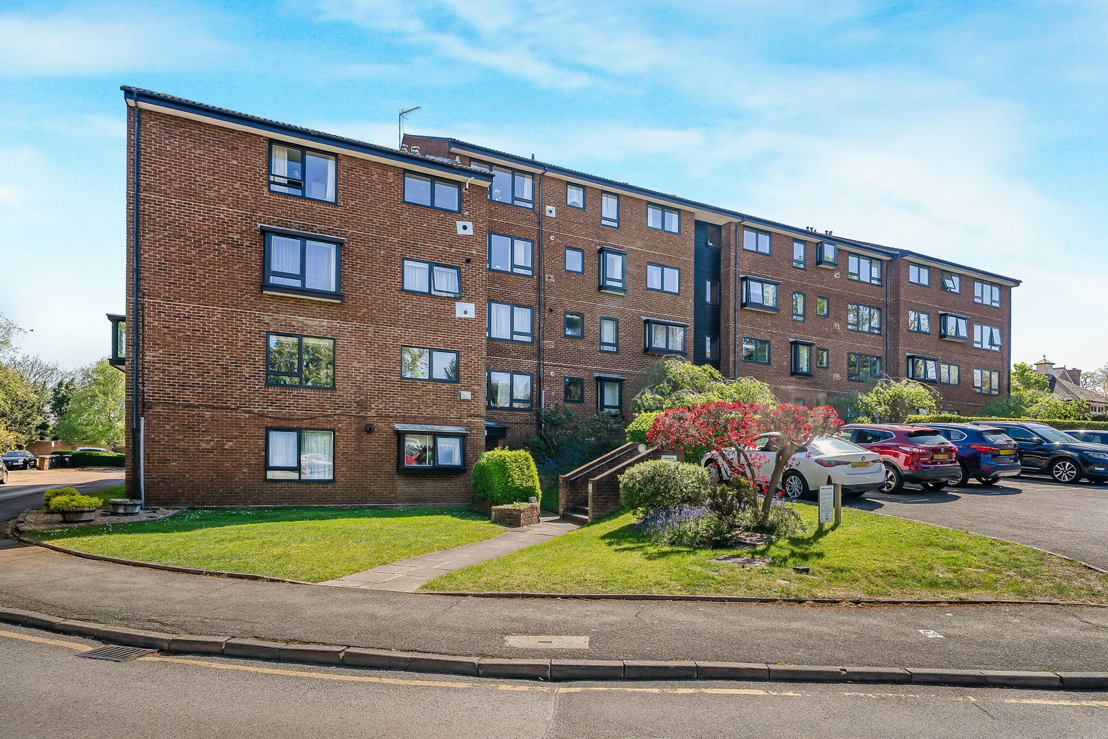 2 bed flat to rent in Whitehaven Close, Bromley - Property Image 1