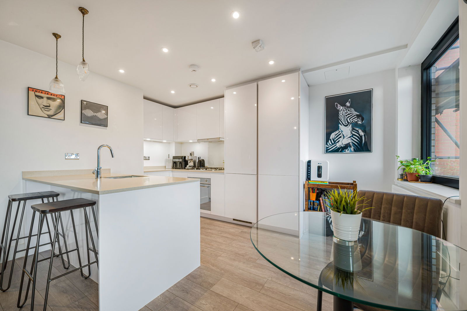 2 bed flat for sale in Homesdale Road, Bromley  - Property Image 1