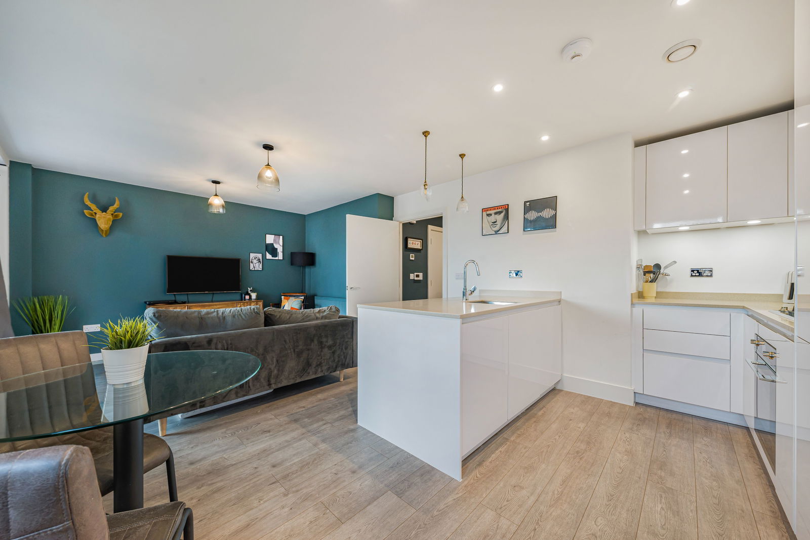 2 bed flat for sale in Homesdale Road, Bromley 1
