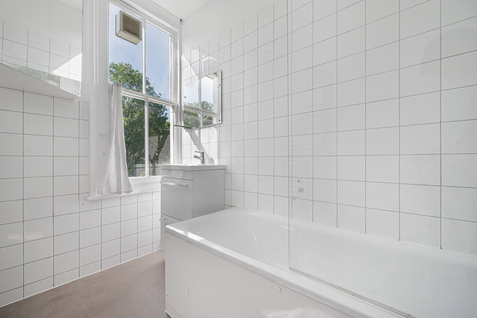 2 bed flat to rent in Tyrwhitt Road, London 11