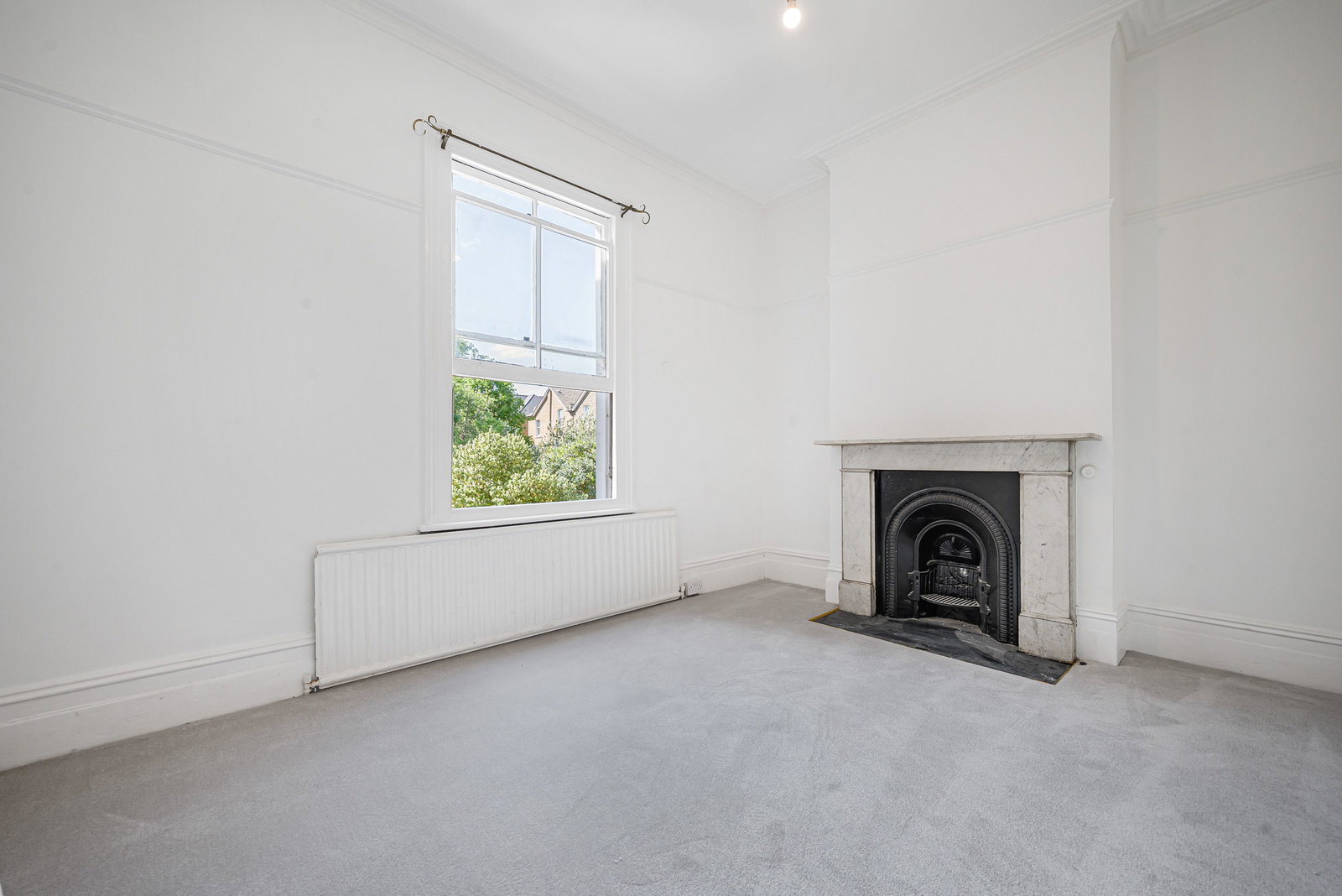 2 bed flat to rent in Tyrwhitt Road, London 8
