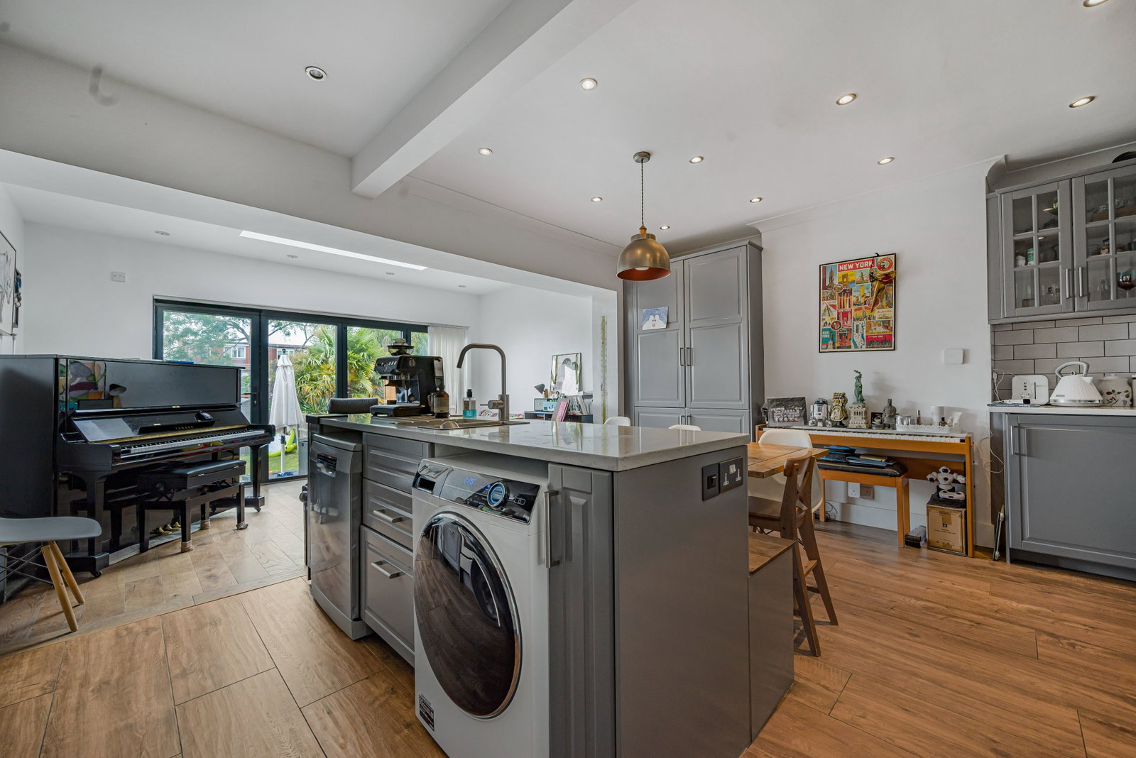 4 bed terraced house to rent in Wickham Chase, West Wickham 1