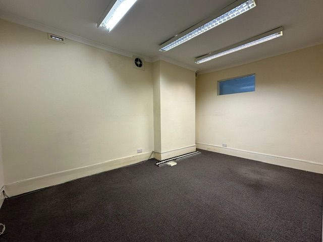 Office to rent in Rye Lane, London - Property Image 9