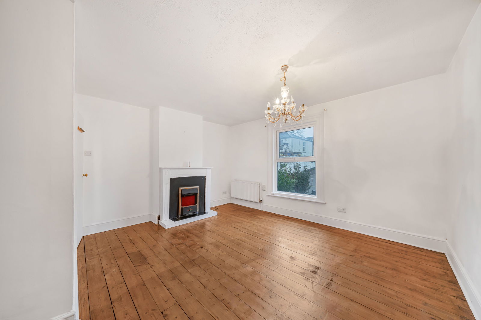 3 bed terraced house for sale in Godstone Road, Whyteleafe 9