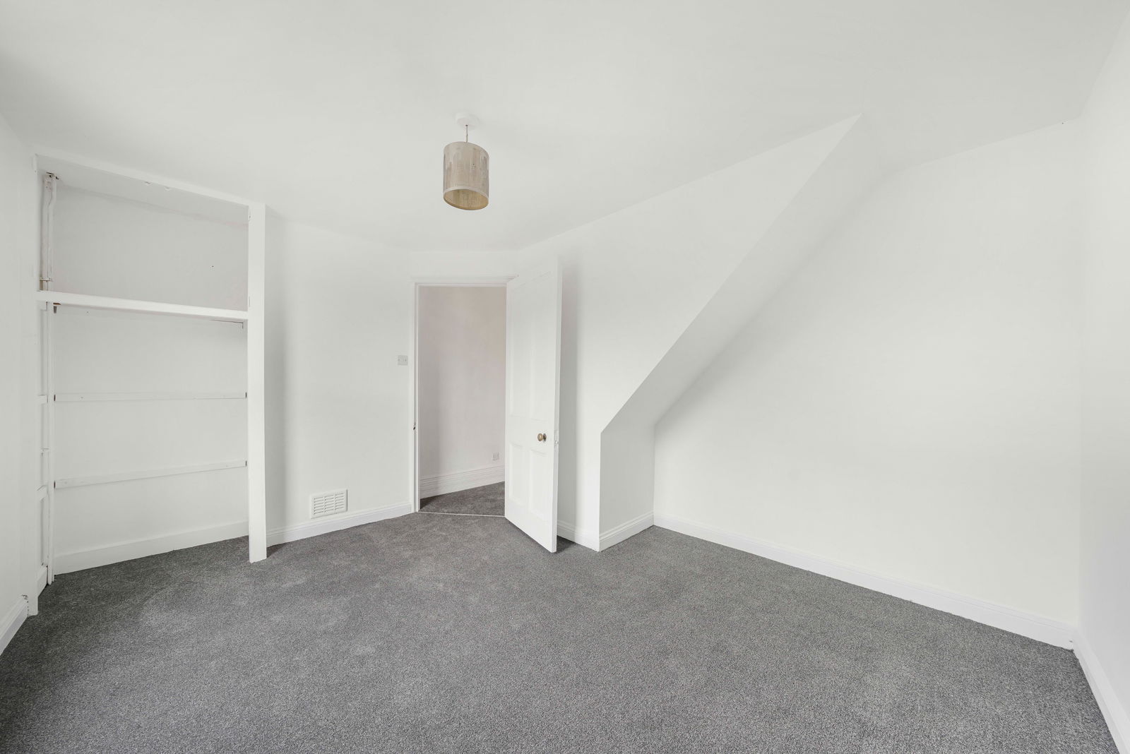 3 bed terraced house for sale in Godstone Road, Whyteleafe 10