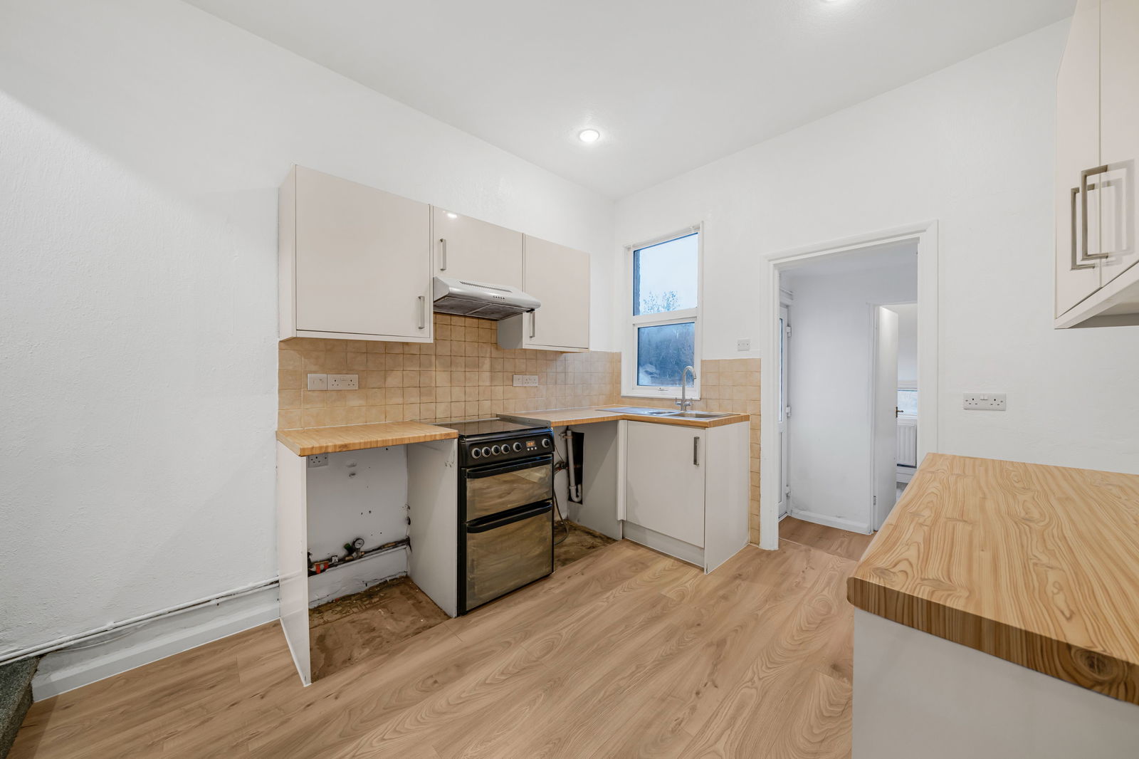 3 bed terraced house for sale in Godstone Road, Whyteleafe 3
