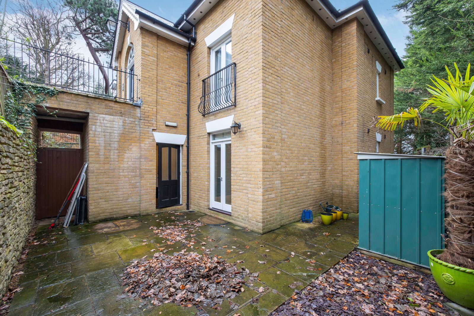 2 bed flat for sale in Beckenham Lane, Bromley 8