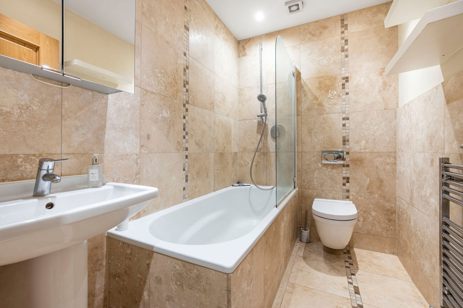2 bed flat for sale in Beckenham Lane, Bromley 7
