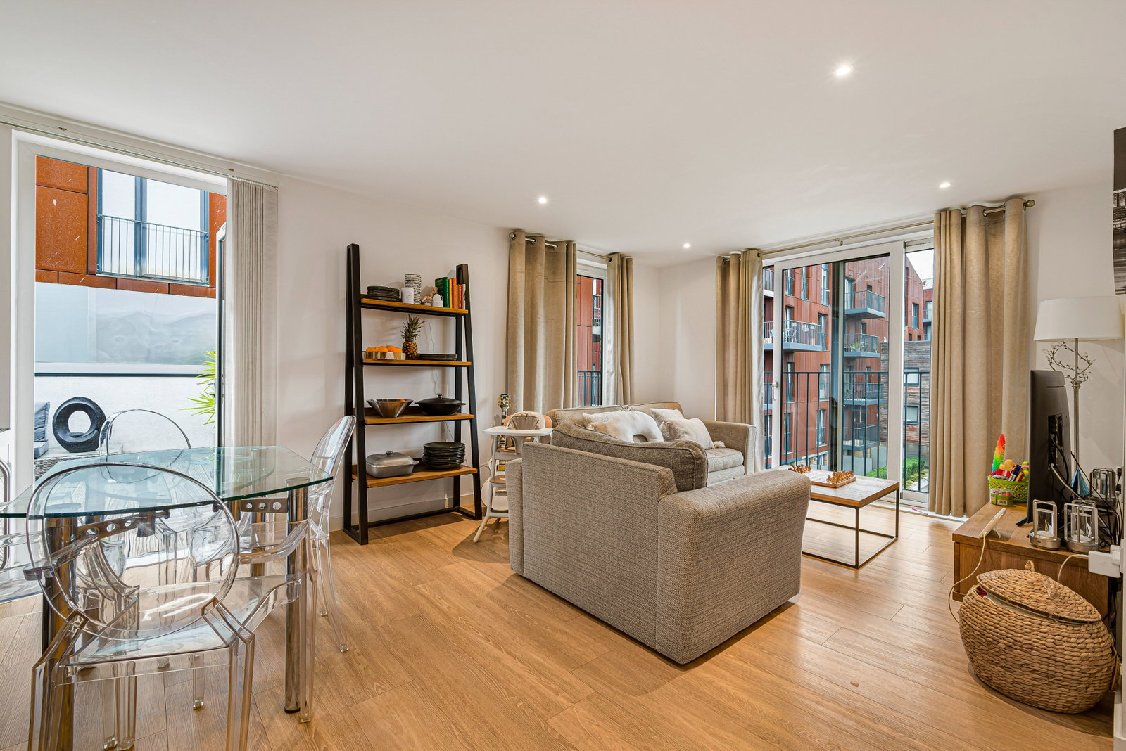 2 bed flat to rent in Mary Rose Square, London  - Property Image 8