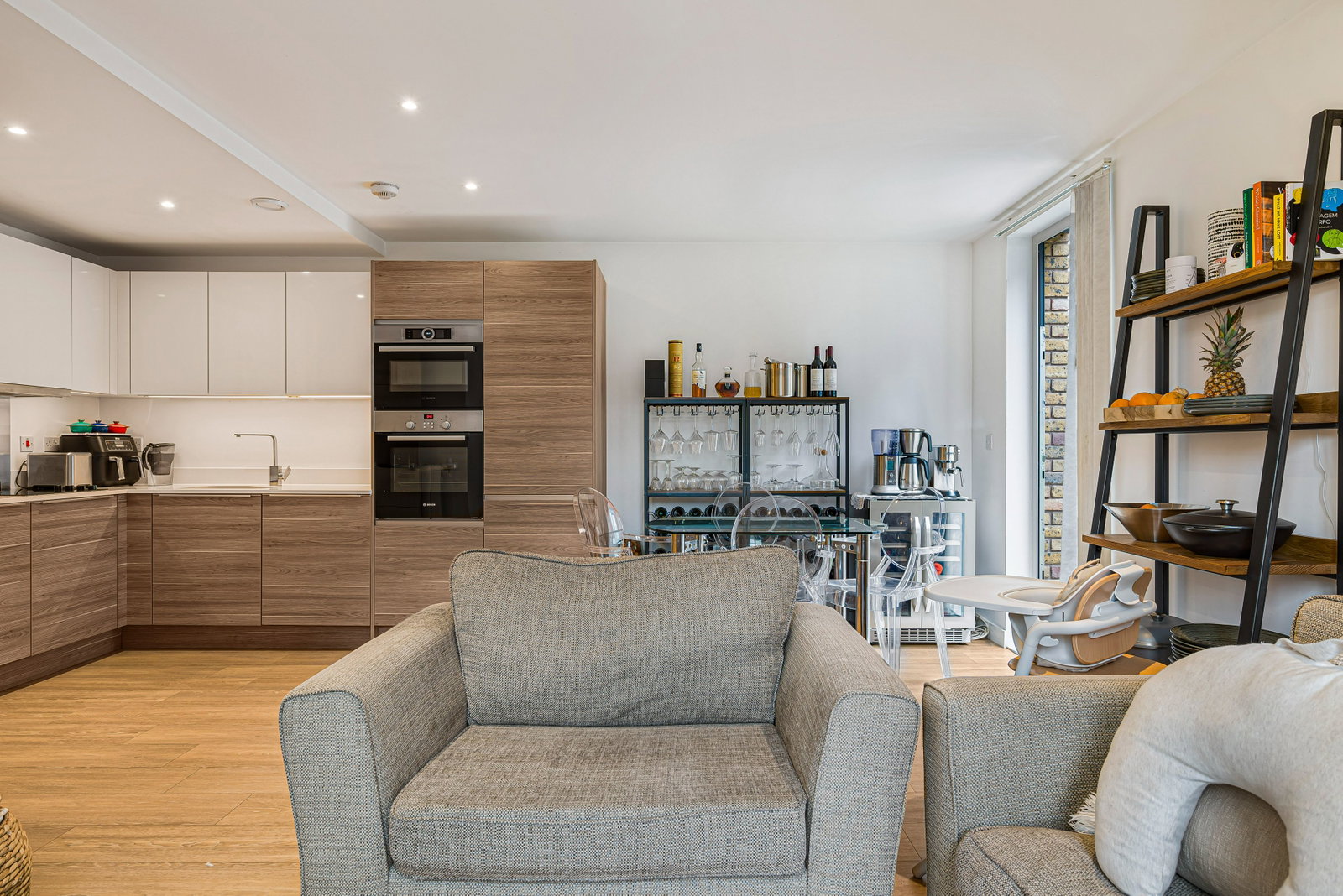 2 bed flat to rent in Mary Rose Square, London 3