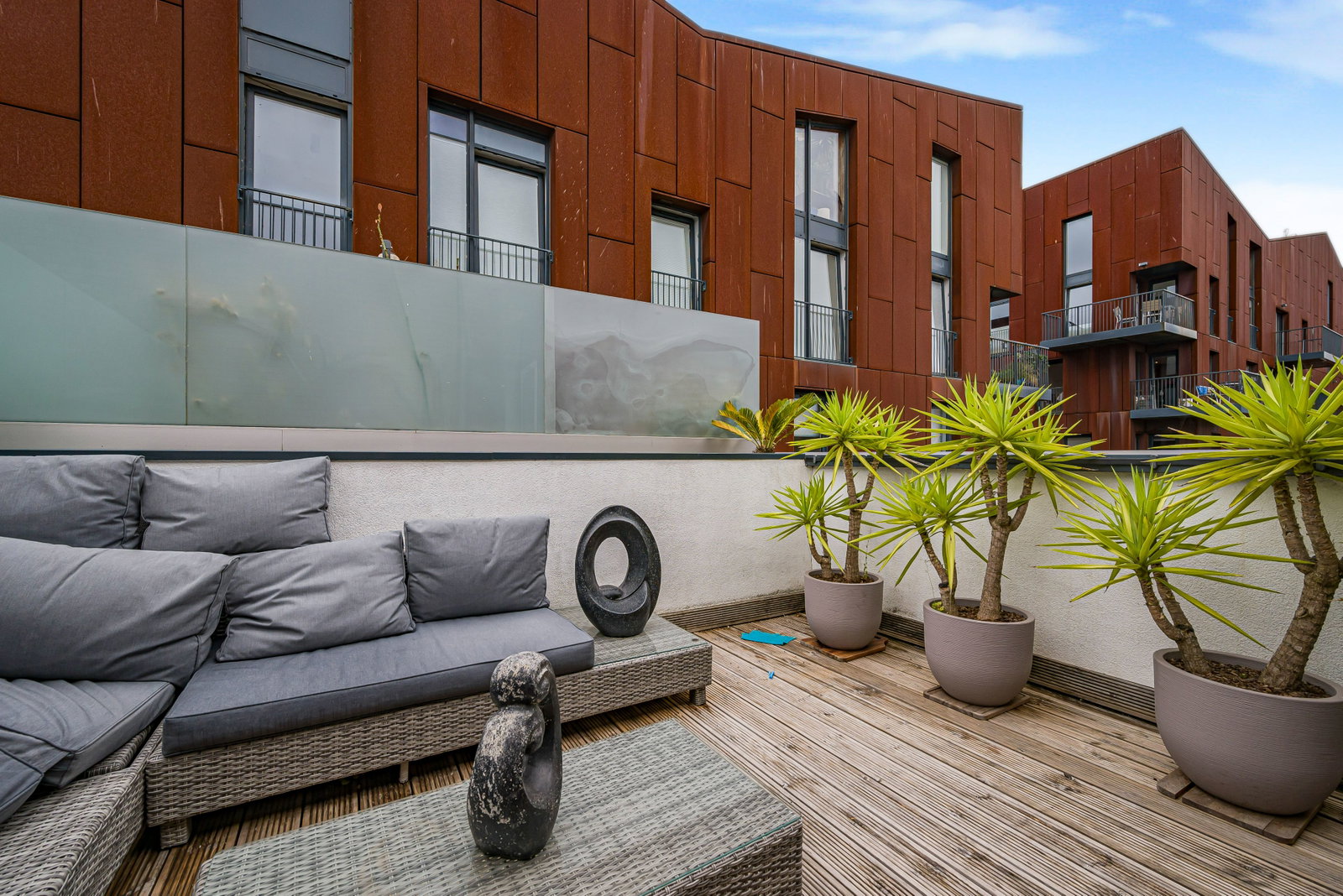 2 bed flat to rent in Mary Rose Square, London 16