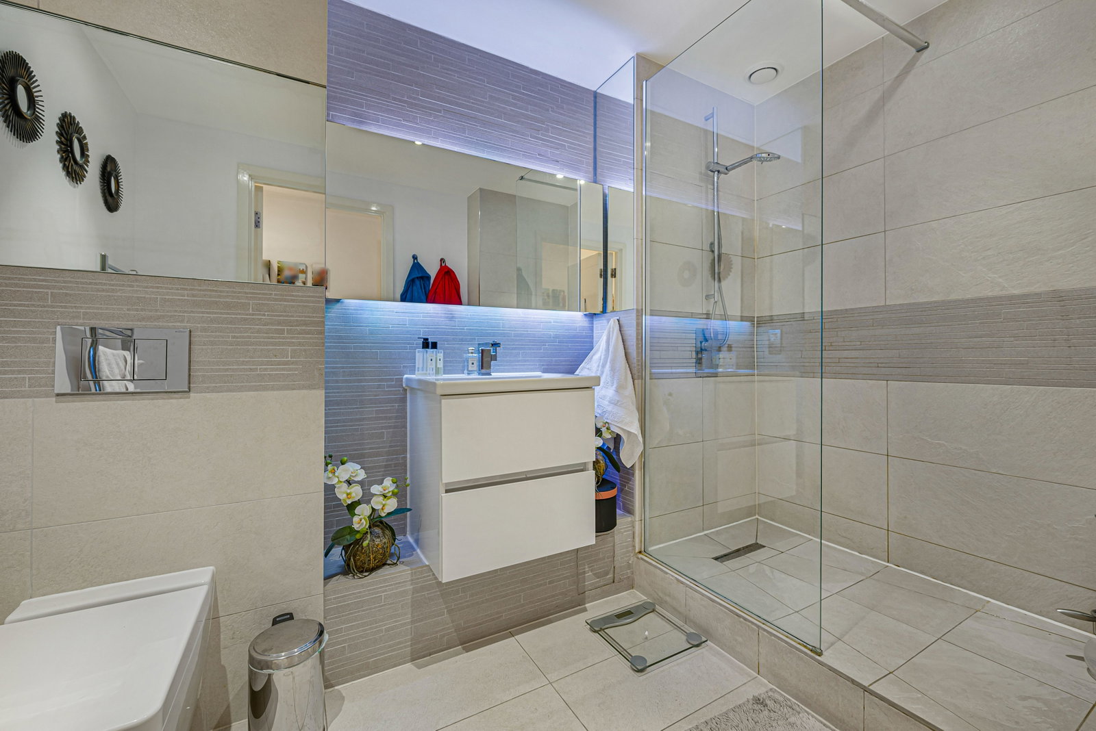 2 bed flat to rent in Mary Rose Square, London 9