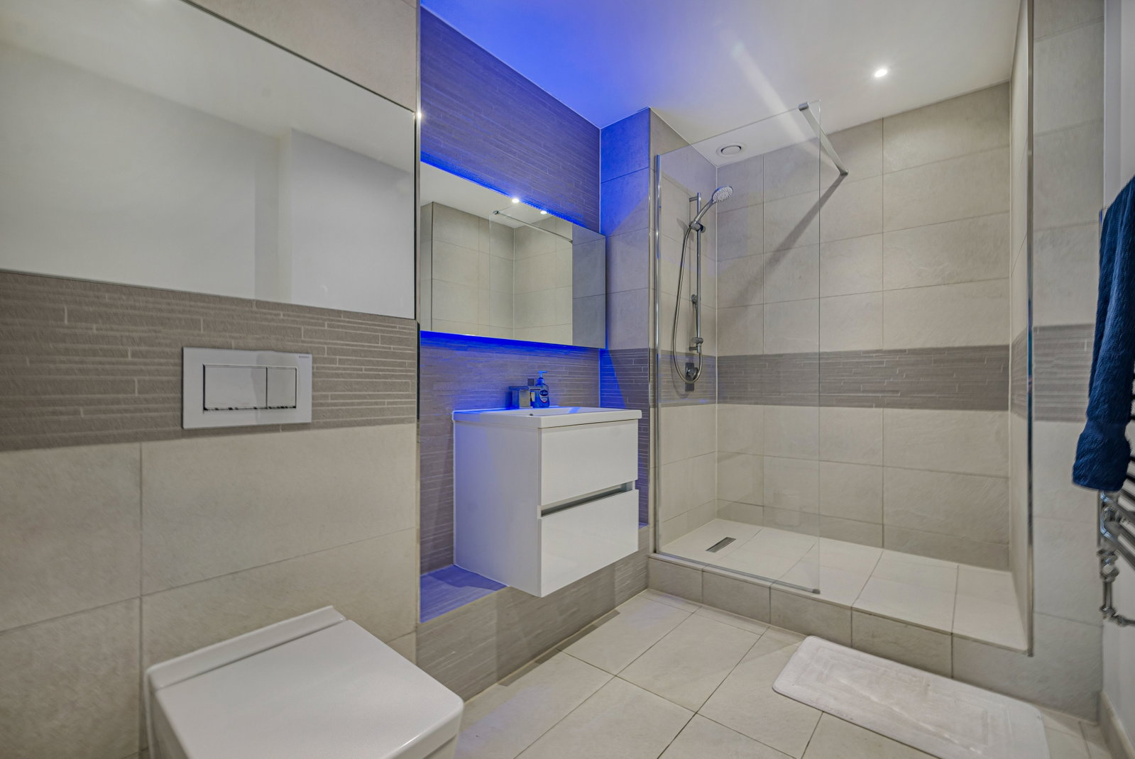 3 bed flat to rent in Ashton Reach, London 8