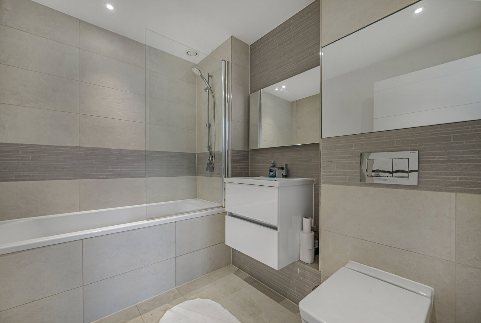3 bed flat to rent in Ashton Reach, London 14