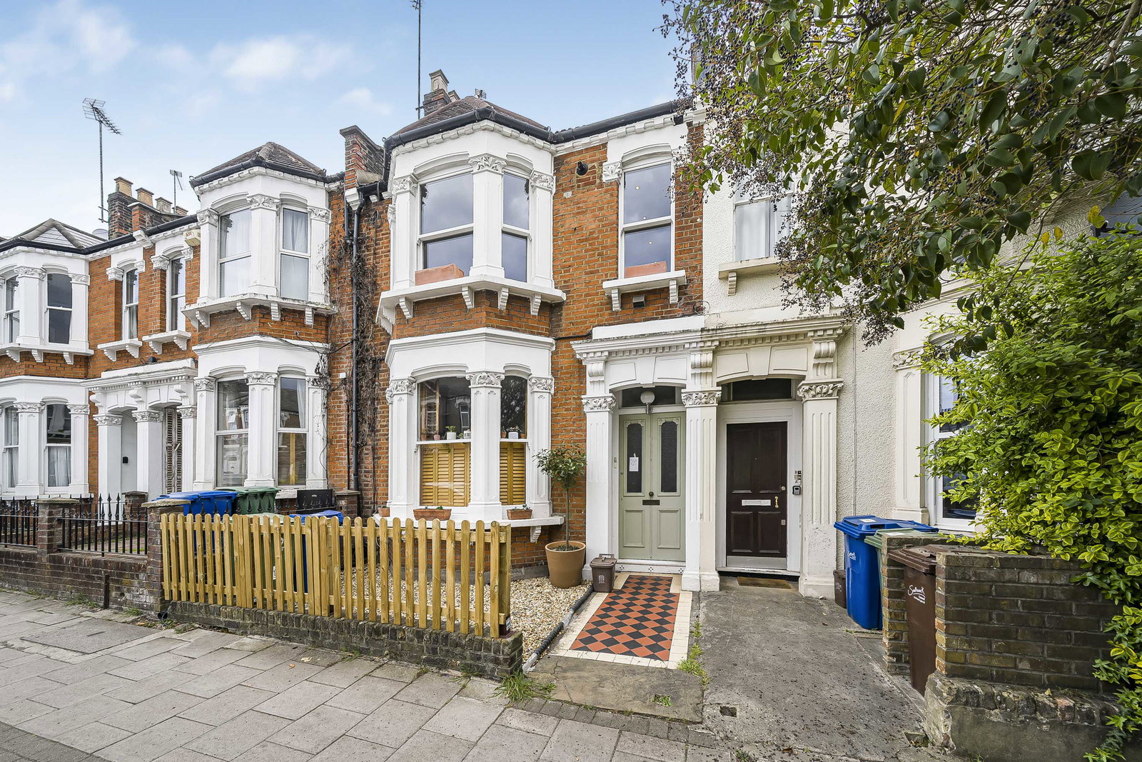 2 bed flat for sale in Ivydale Road, London, SE15