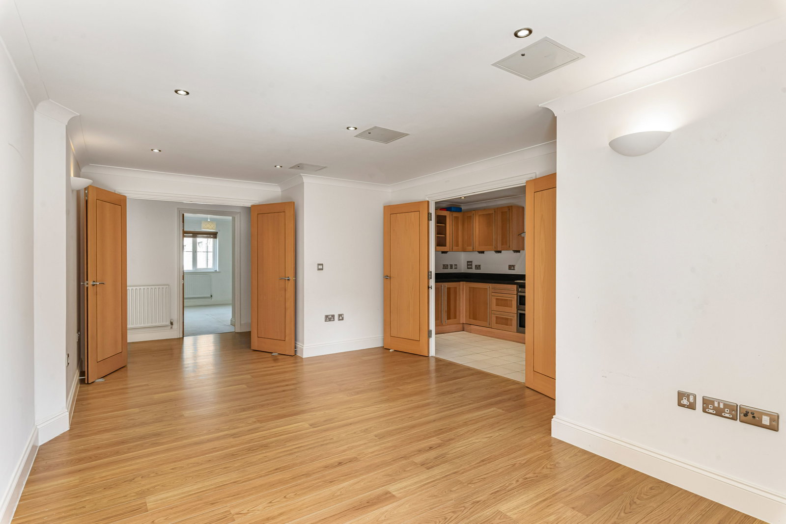 3 bed flat for sale in Westmoreland Road, Bromley 2