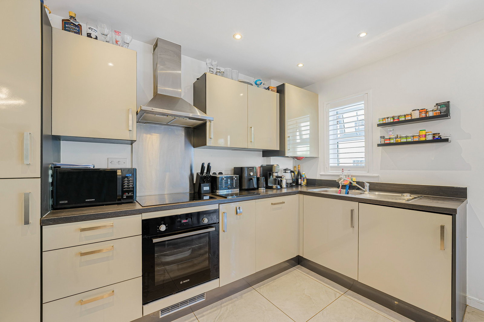 2 bed flat for sale in Renwick Drive, Bromley  - Property Image 4