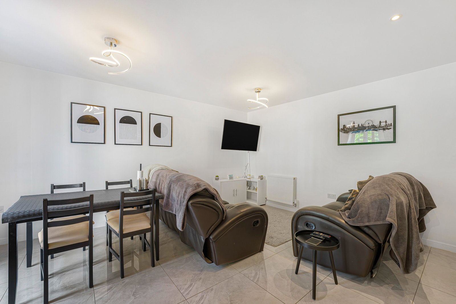 2 bed flat for sale in Renwick Drive, Bromley  - Property Image 3