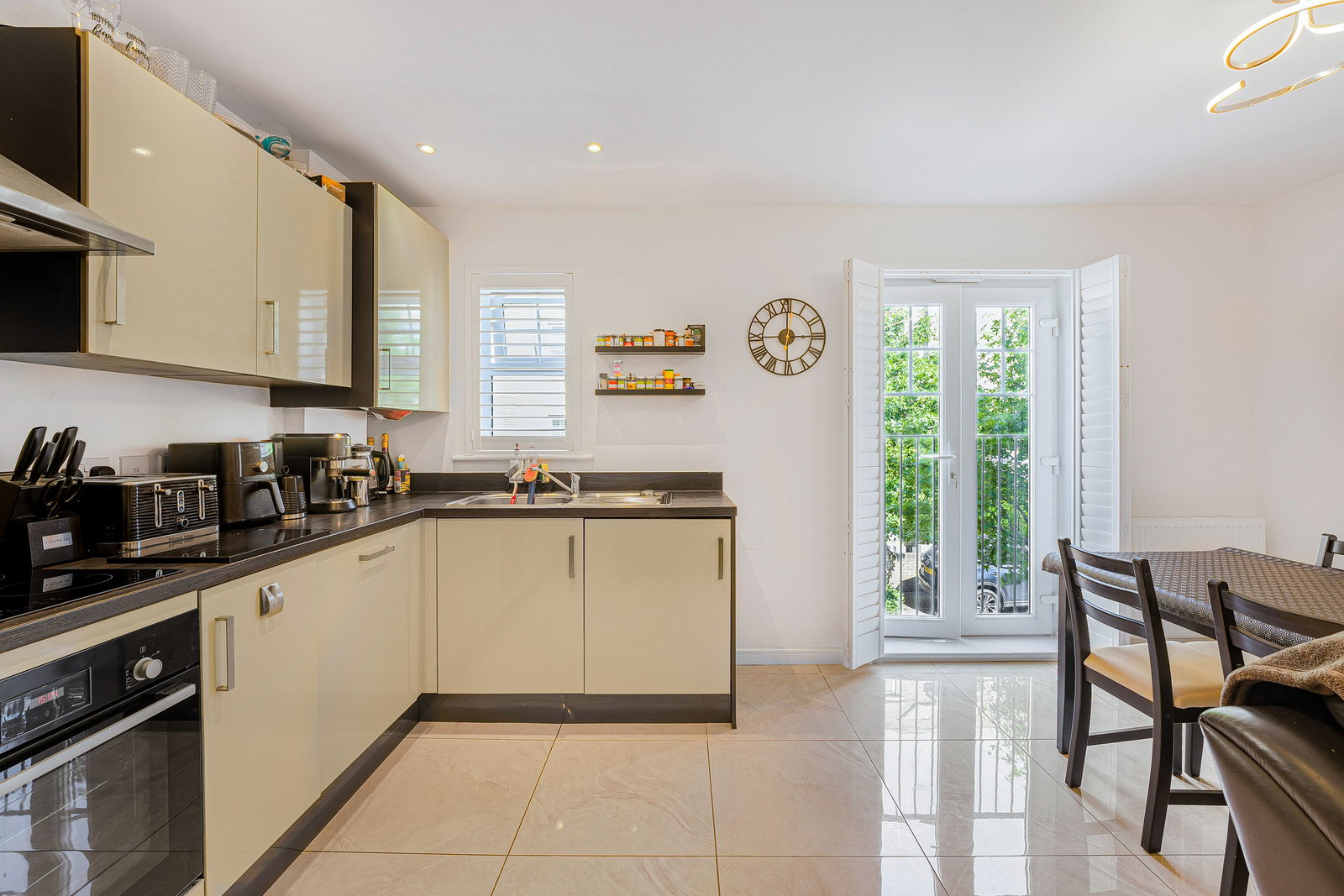 2 bed flat for sale in Renwick Drive, Bromley  - Property Image 5