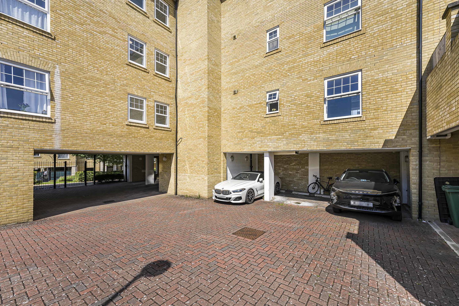 2 bed flat for sale in Renwick Drive, Bromley 12