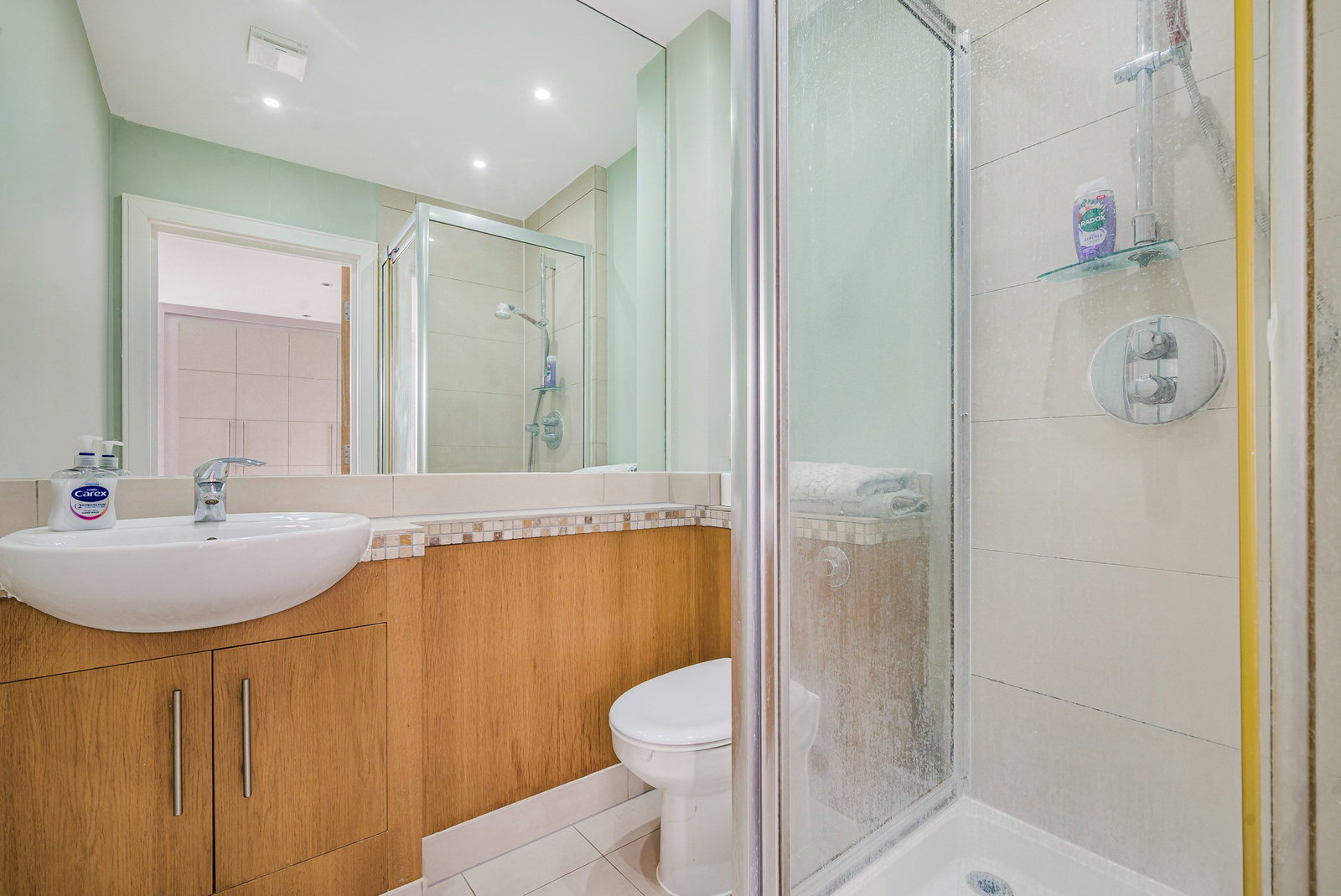 2 bed flat for sale in Albemarle Road, Beckenham 12