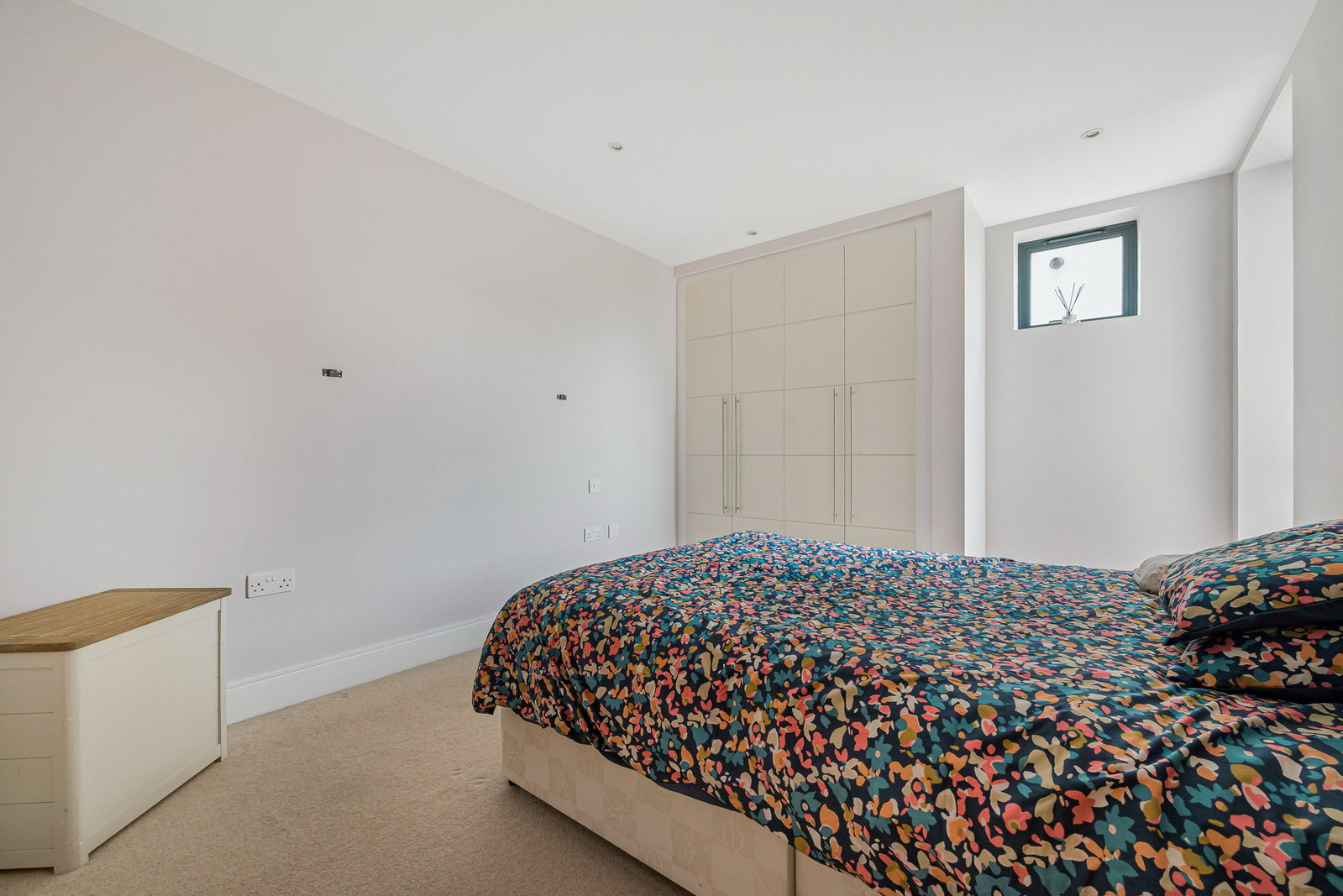 2 bed flat for sale in Albemarle Road, Beckenham 10