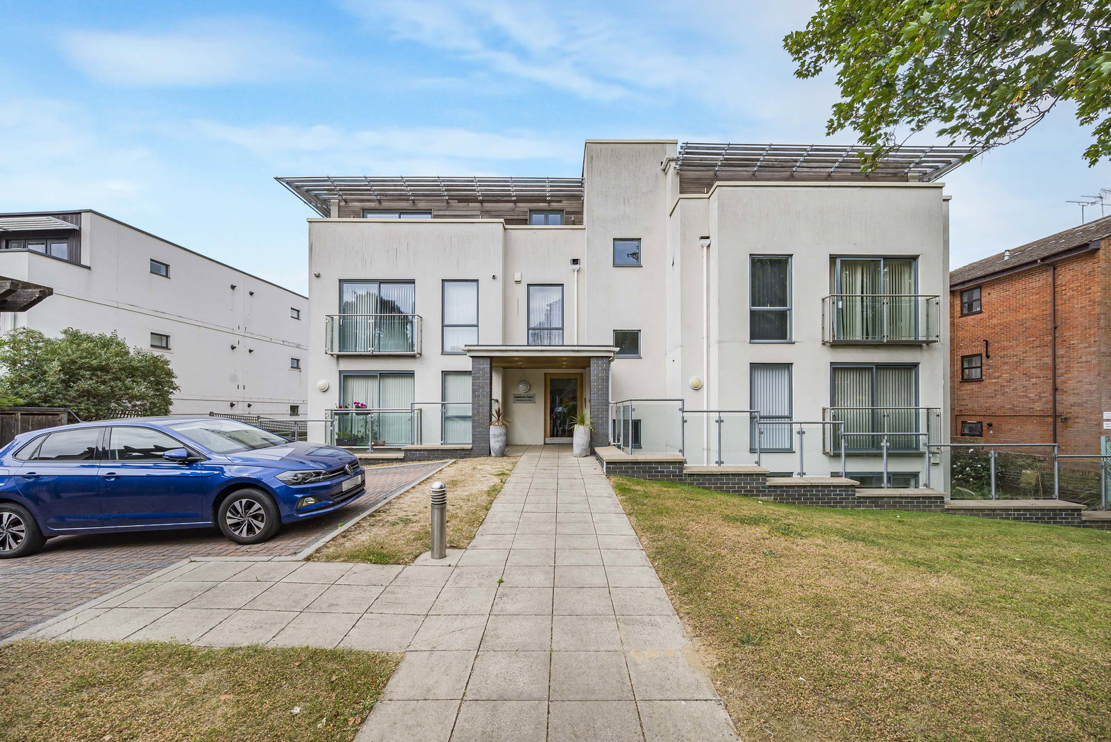 2 bed flat for sale in Albemarle Road, Beckenham - Property Image 1